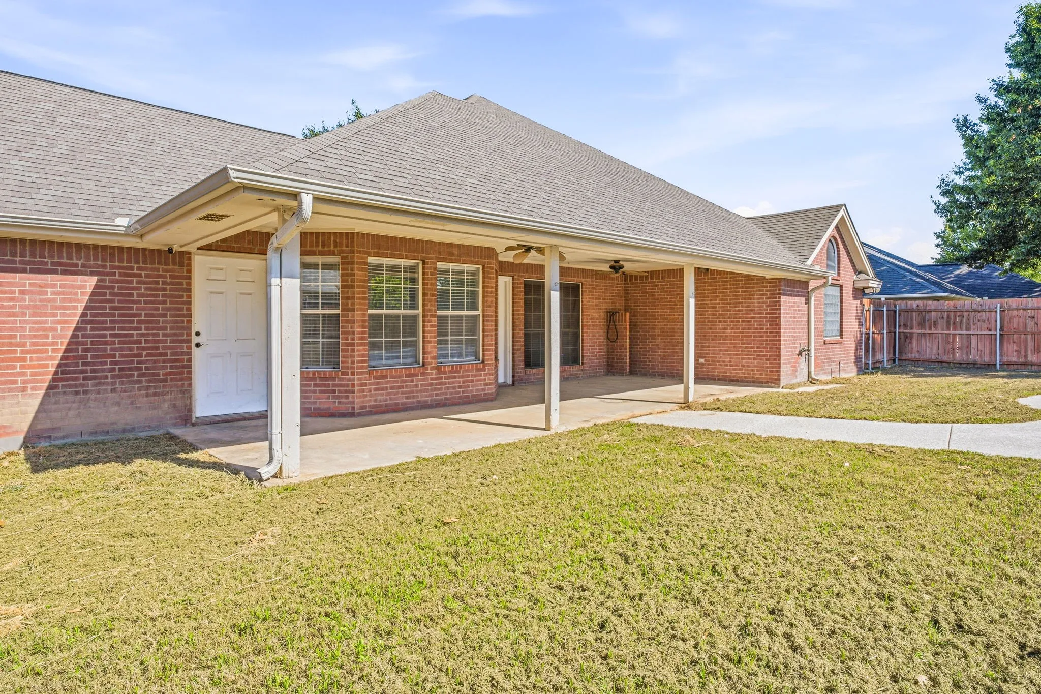 Single Family Residence For Sale in Erath County , 1466 Oakwood Drive, Stephenville, Texas 76401, 3 Bedroom, 2 Bathroom, 2 Garage spaces, 1,733 Sqft, built in 1999, mls#21408160, Real Estate Agent in Stephenville, Homes For Sale in Erath county, Homes For Sale in Stephenville, Realtor in Stephenville Texas, Real Estate Brokerage Independent Realty Texas, Luminita Cordes Realtor