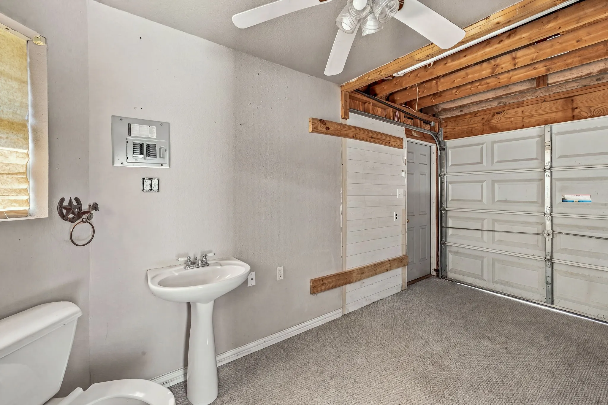 Single Family Residence For Sale in Erath County , 1466 Oakwood Drive, Stephenville, Texas 76401, 3 Bedroom, 2 Bathroom, 2 Garage spaces, 1,733 Sqft, built in 1999, mls#21408160, Real Estate Agent in Stephenville, Homes For Sale in Erath county, Homes For Sale in Stephenville, Realtor in Stephenville Texas, Real Estate Brokerage Independent Realty Texas, Luminita Cordes Realtor