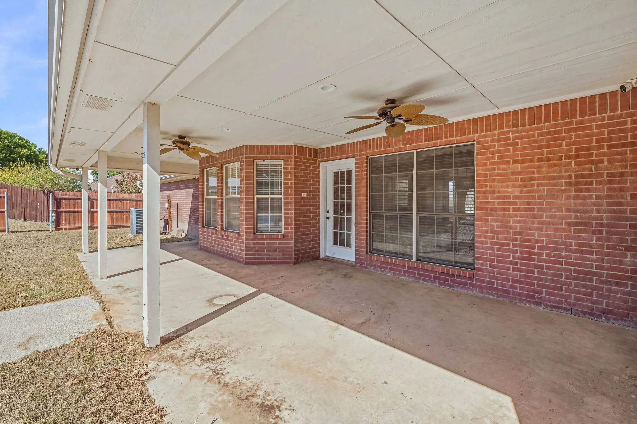Single Family Residence For Sale in Erath County , 1466 Oakwood Drive, Stephenville, Texas 76401, 3 Bedroom, 2 Bathroom, 2 Garage spaces, 1,733 Sqft, built in 1999, mls#21408160, Real Estate Agent in Stephenville, Homes For Sale in Erath county, Homes For Sale in Stephenville, Realtor in Stephenville Texas, Real Estate Brokerage Independent Realty Texas, Luminita Cordes Realtor