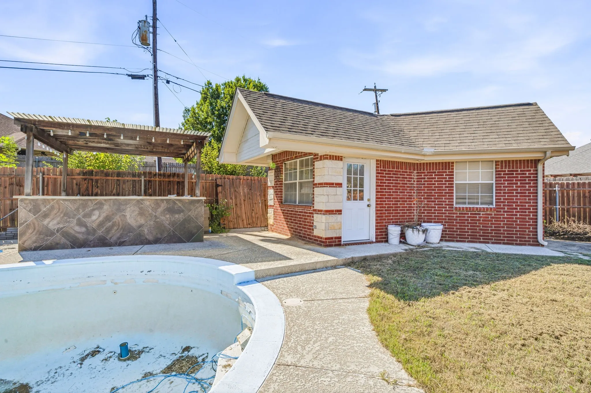 Single Family Residence For Sale in Erath County , 1466 Oakwood Drive, Stephenville, Texas 76401, 3 Bedroom, 2 Bathroom, 2 Garage spaces, 1,733 Sqft, built in 1999, mls#21408160, Real Estate Agent in Stephenville, Homes For Sale in Erath county, Homes For Sale in Stephenville, Realtor in Stephenville Texas, Real Estate Brokerage Independent Realty Texas, Luminita Cordes Realtor