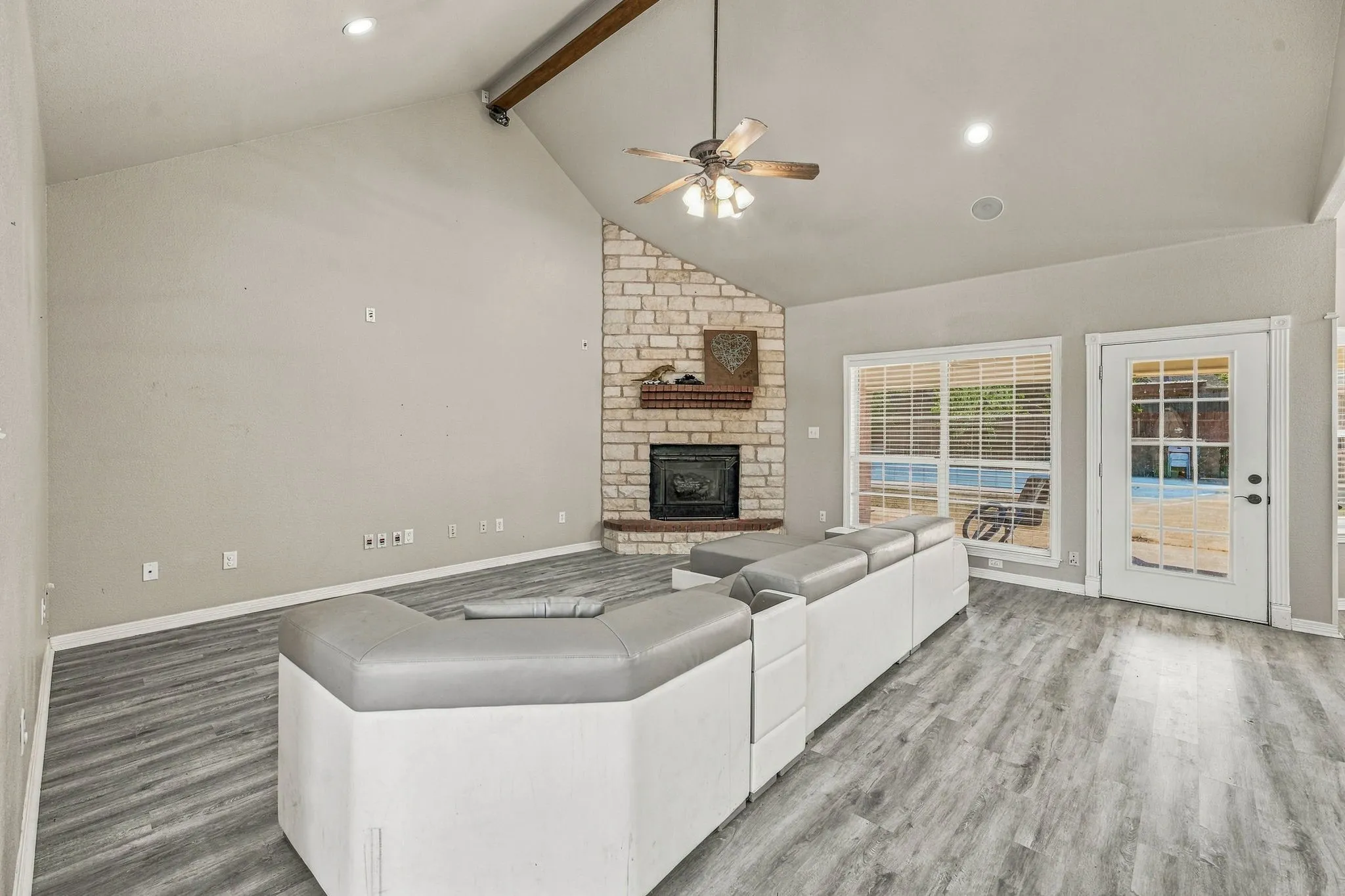 Single Family Residence For Sale in Erath County , 1466 Oakwood Drive, Stephenville, Texas 76401, 3 Bedroom, 2 Bathroom, 2 Garage spaces, 1,733 Sqft, built in 1999, mls#21408160, Real Estate Agent in Stephenville, Homes For Sale in Erath county, Homes For Sale in Stephenville, Realtor in Stephenville Texas, Real Estate Brokerage Independent Realty Texas, Luminita Cordes Realtor