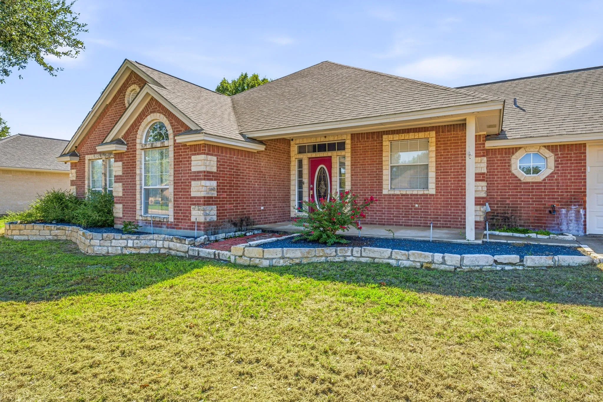 Single Family Residence For Sale in Erath County , 1466 Oakwood Drive, Stephenville, Texas 76401, 3 Bedroom, 2 Bathroom, 2 Garage spaces, 1,733 Sqft, built in 1999, mls#21408160, Real Estate Agent in Stephenville, Homes For Sale in Erath county, Homes For Sale in Stephenville, Realtor in Stephenville Texas, Real Estate Brokerage Independent Realty Texas, Luminita Cordes Realtor