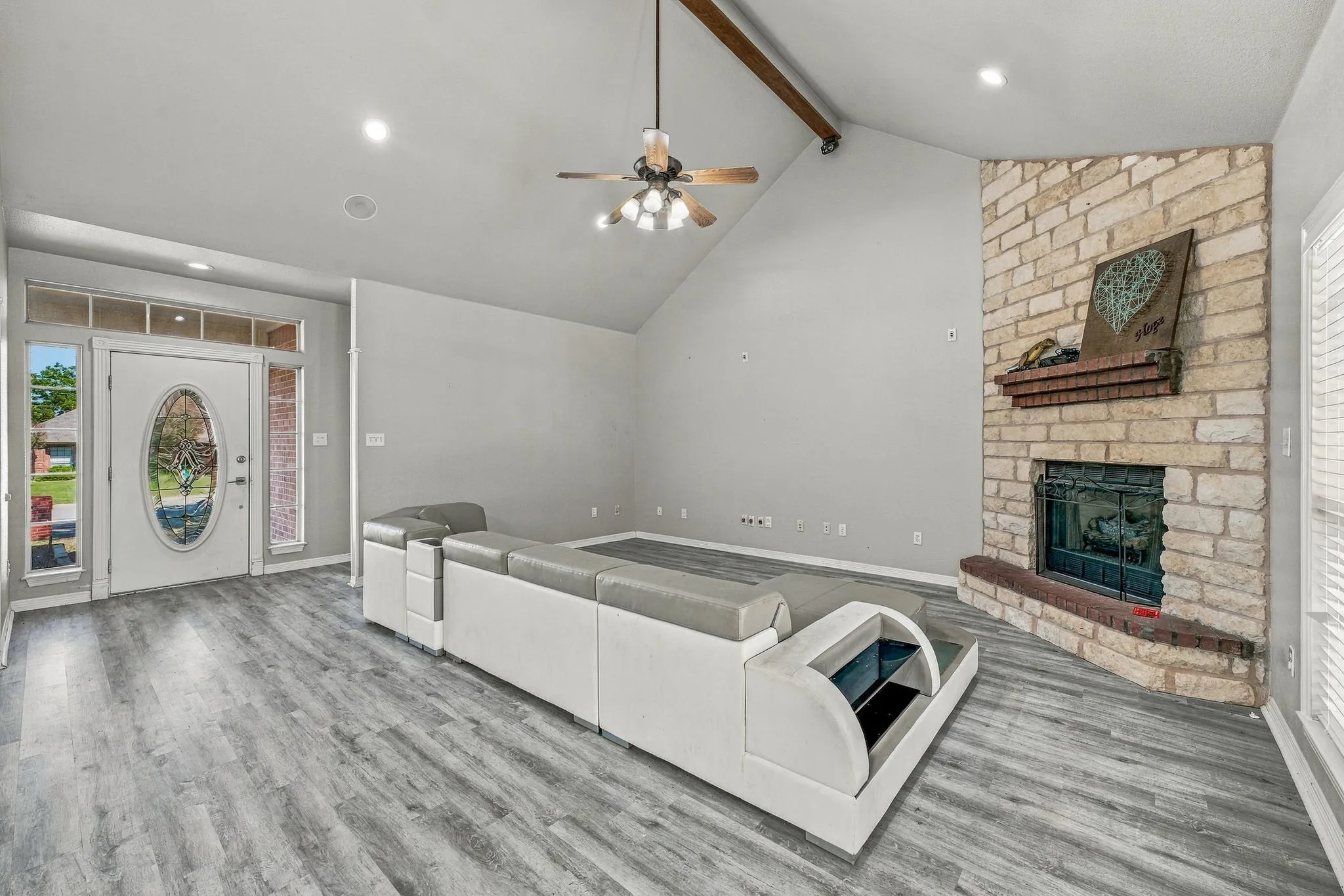 Single Family Residence For Sale in Erath County , 1466 Oakwood Drive, Stephenville, Texas 76401, 3 Bedroom, 2 Bathroom, 2 Garage spaces, 1,733 Sqft, built in 1999, mls#21408160, Real Estate Agent in Stephenville, Homes For Sale in Erath county, Homes For Sale in Stephenville, Realtor in Stephenville Texas, Real Estate Brokerage Independent Realty Texas, Luminita Cordes Realtor