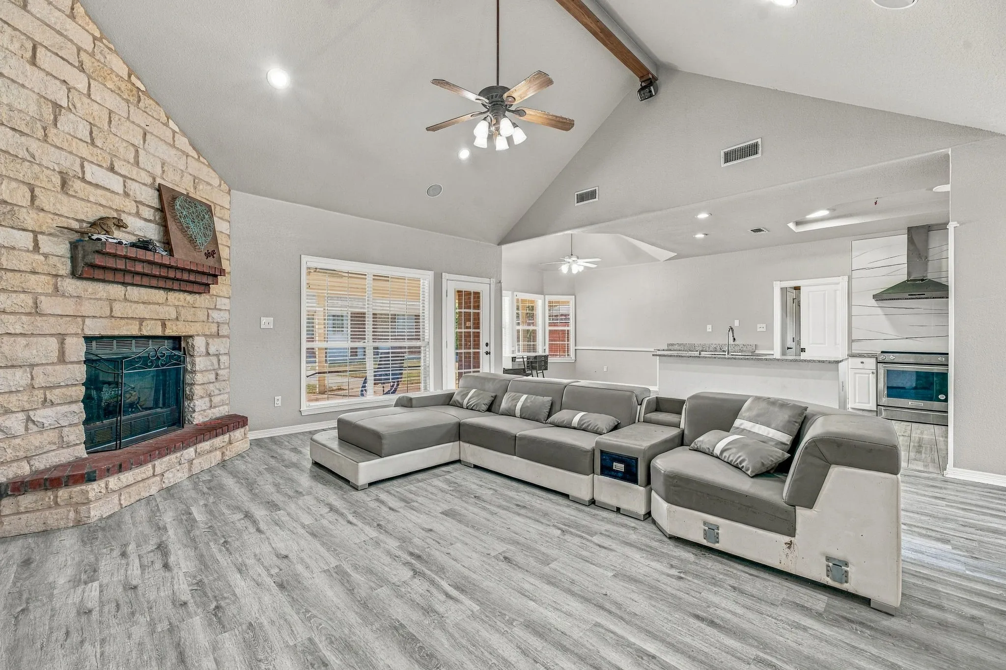 Single Family Residence For Sale in Erath County , 1466 Oakwood Drive, Stephenville, Texas 76401, 3 Bedroom, 2 Bathroom, 2 Garage spaces, 1,733 Sqft, built in 1999, mls#21408160, Real Estate Agent in Stephenville, Homes For Sale in Erath county, Homes For Sale in Stephenville, Realtor in Stephenville Texas, Real Estate Brokerage Independent Realty Texas, Luminita Cordes Realtor