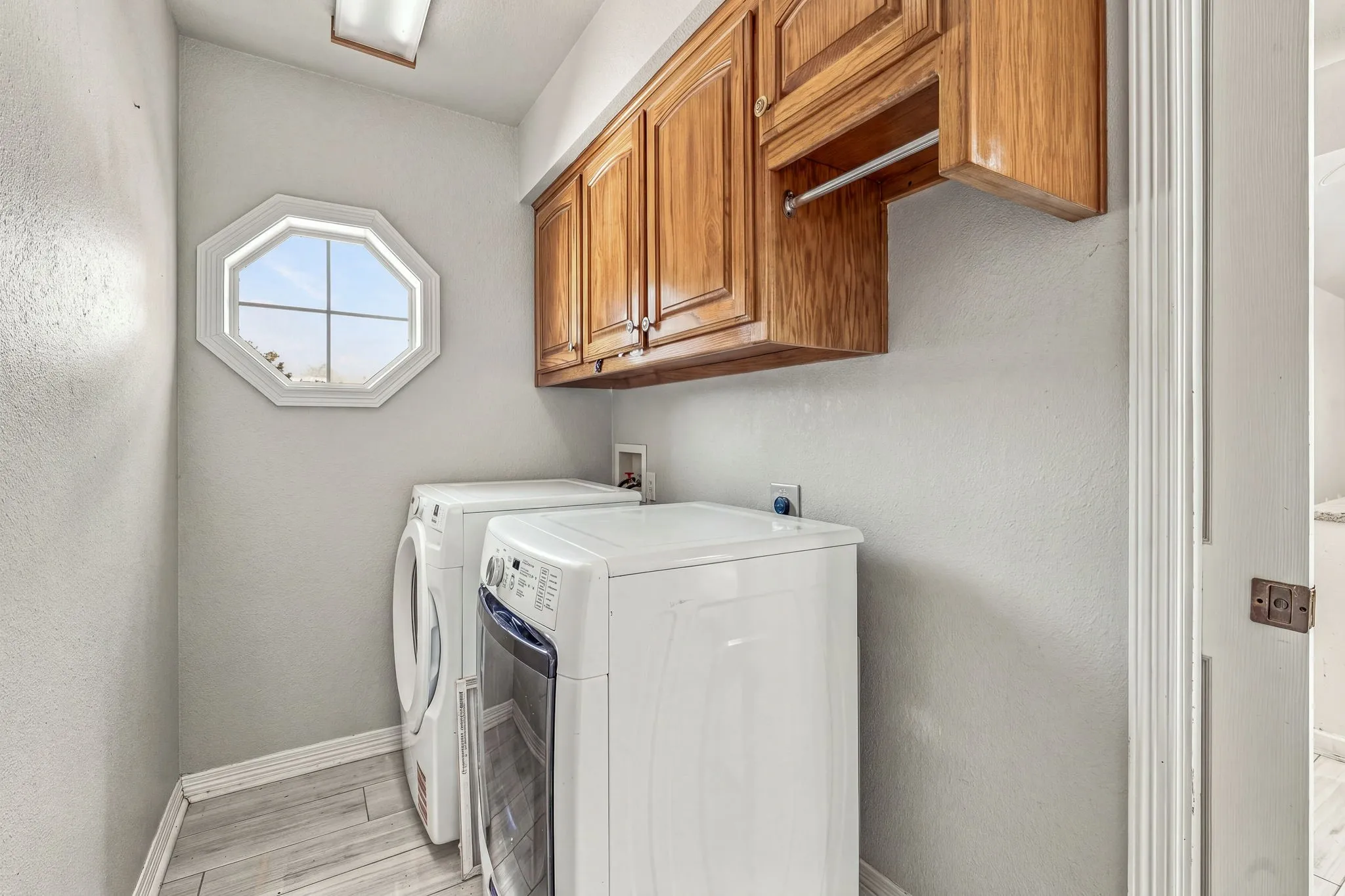 Single Family Residence For Sale in Erath County , 1466 Oakwood Drive, Stephenville, Texas 76401, 3 Bedroom, 2 Bathroom, 2 Garage spaces, 1,733 Sqft, built in 1999, mls#21408160, Real Estate Agent in Stephenville, Homes For Sale in Erath county, Homes For Sale in Stephenville, Realtor in Stephenville Texas, Real Estate Brokerage Independent Realty Texas, Luminita Cordes Realtor