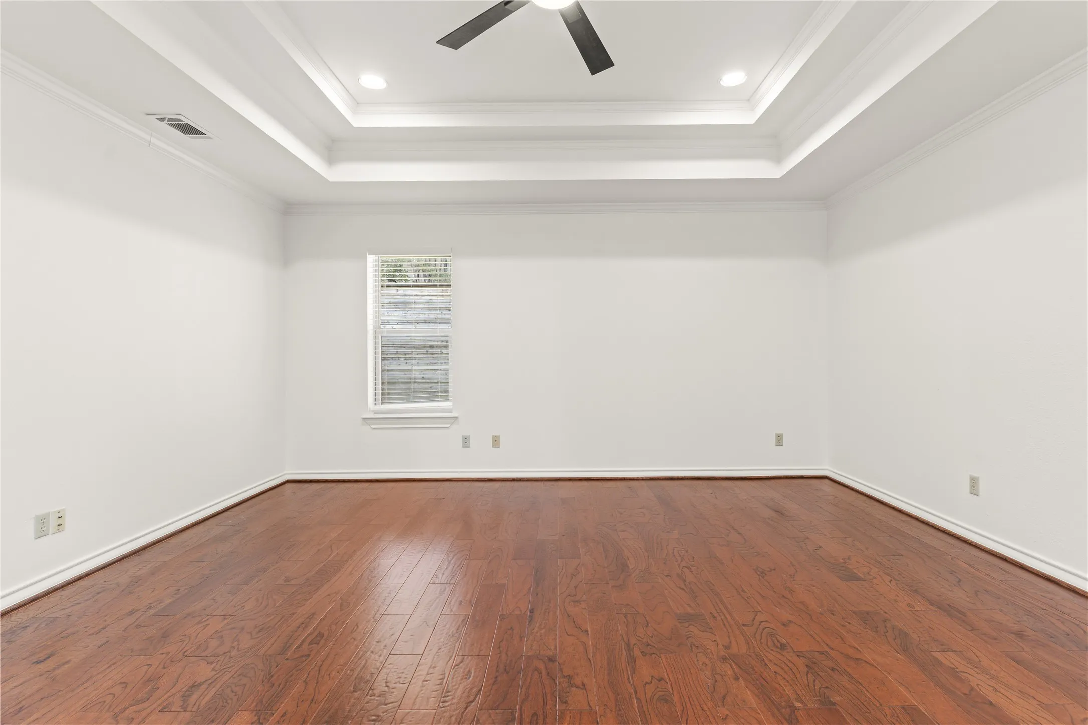 Single Family Residence For Sale in Dallas County , 6423 Ridgemont Drive, Dallas, Texas 75214, 5 Bedroom, 4 Bathroom, 2 Garage spaces, 3,792 Sqft, built in 1985, mls#21403850, Real Estate Agent in Dallas, Homes For Sale in Dallas county, Homes For Sale in Dallas, Realtor in Dallas Texas, Real Estate Brokerage Independent Realty Texas, Luminita Cordes Realtor