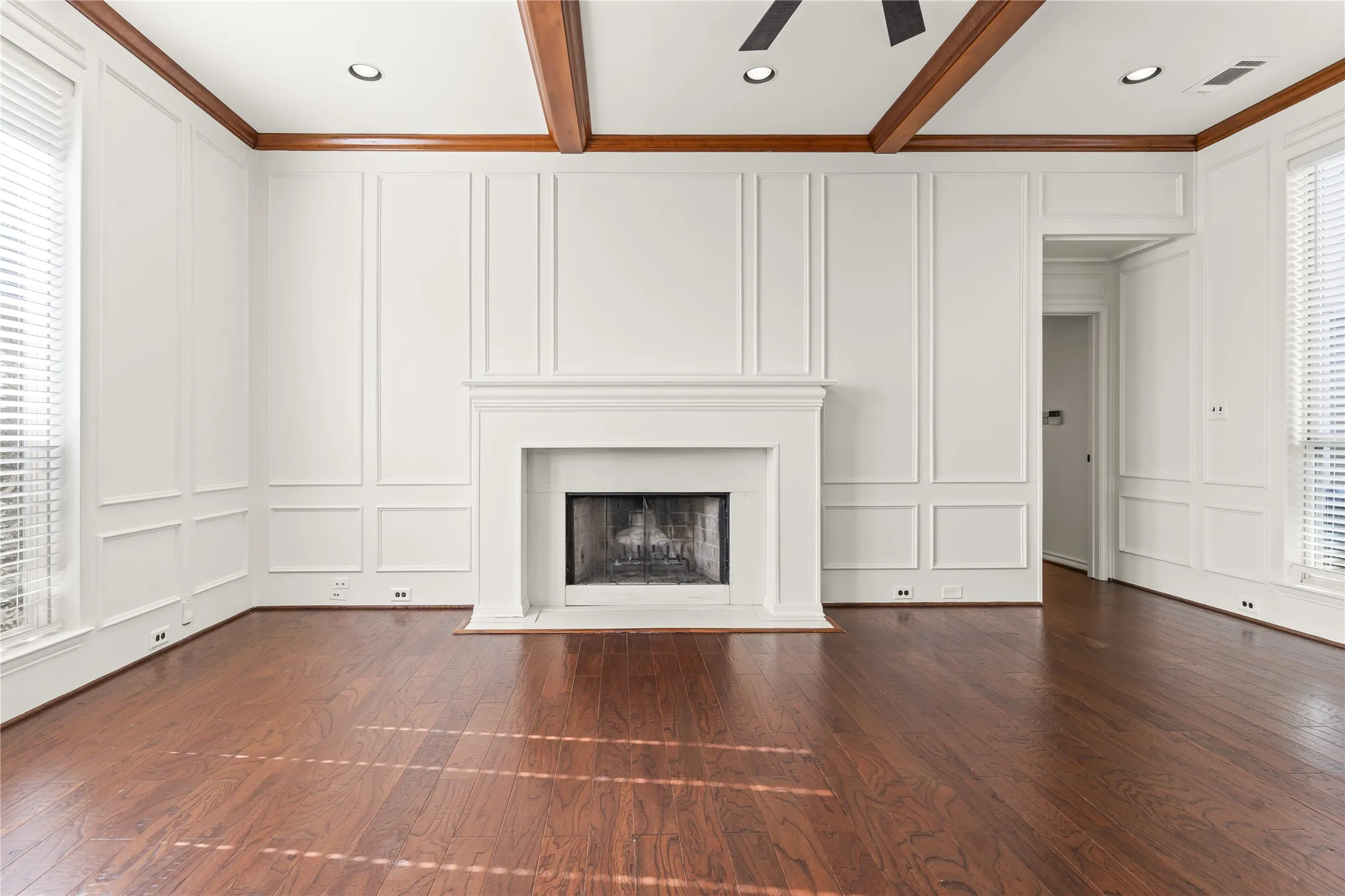 Single Family Residence For Sale in Dallas County , 6423 Ridgemont Drive, Dallas, Texas 75214, 5 Bedroom, 4 Bathroom, 2 Garage spaces, 3,792 Sqft, built in 1985, mls#21403850, Real Estate Agent in Dallas, Homes For Sale in Dallas county, Homes For Sale in Dallas, Realtor in Dallas Texas, Real Estate Brokerage Independent Realty Texas, Luminita Cordes Realtor