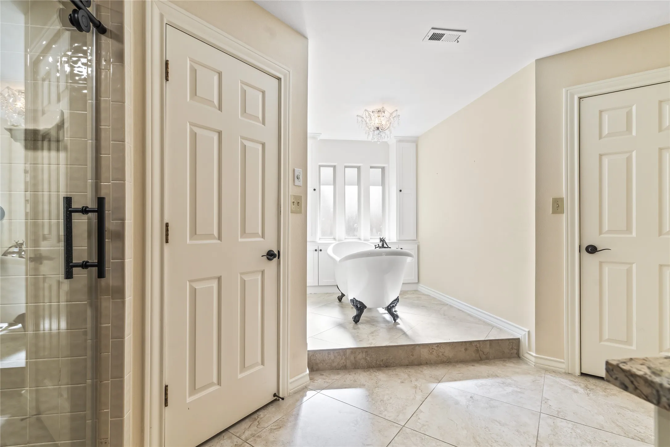 Single Family Residence For Sale in Dallas County , 6423 Ridgemont Drive, Dallas, Texas 75214, 5 Bedroom, 4 Bathroom, 2 Garage spaces, 3,792 Sqft, built in 1985, mls#21403850, Real Estate Agent in Dallas, Homes For Sale in Dallas county, Homes For Sale in Dallas, Realtor in Dallas Texas, Real Estate Brokerage Independent Realty Texas, Luminita Cordes Realtor