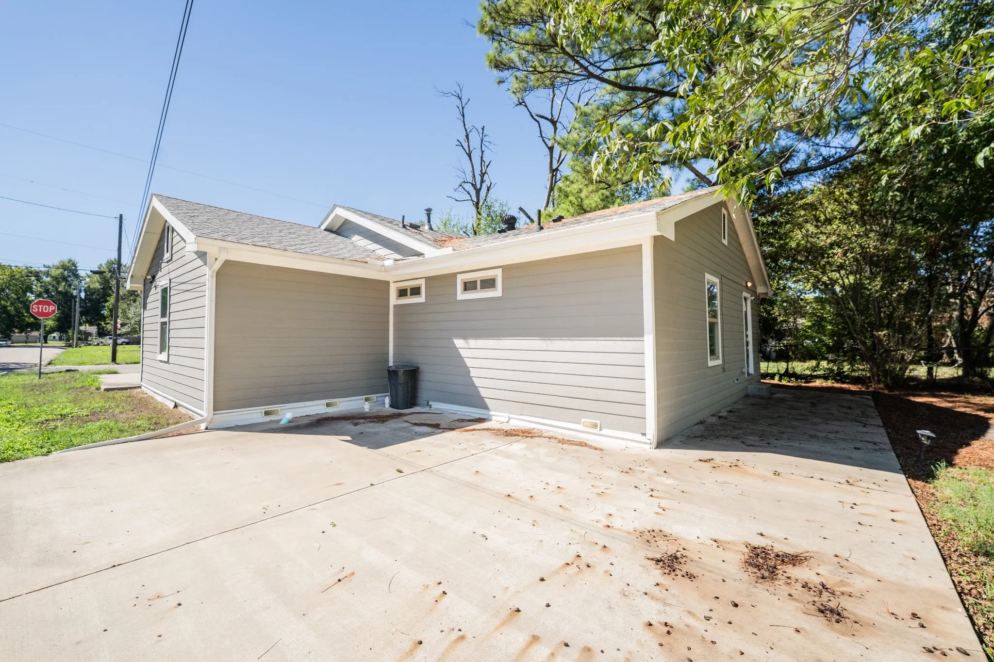 Single Family Residence For Sale in Hopkins County , 510 Woodlawn Street, Sulphur Springs, Texas 75482, 3 Bedroom, 2 Bathroom, Garage spaces, 1,347 Sqft, built in 1940, mls#21406825, Real Estate Agent in Sulphur Springs, Homes For Sale in Hopkins county, Homes For Sale in Sulphur Springs, Realtor in Sulphur Springs Texas, Real Estate Brokerage Independent Realty Texas, Luminita Cordes Realtor