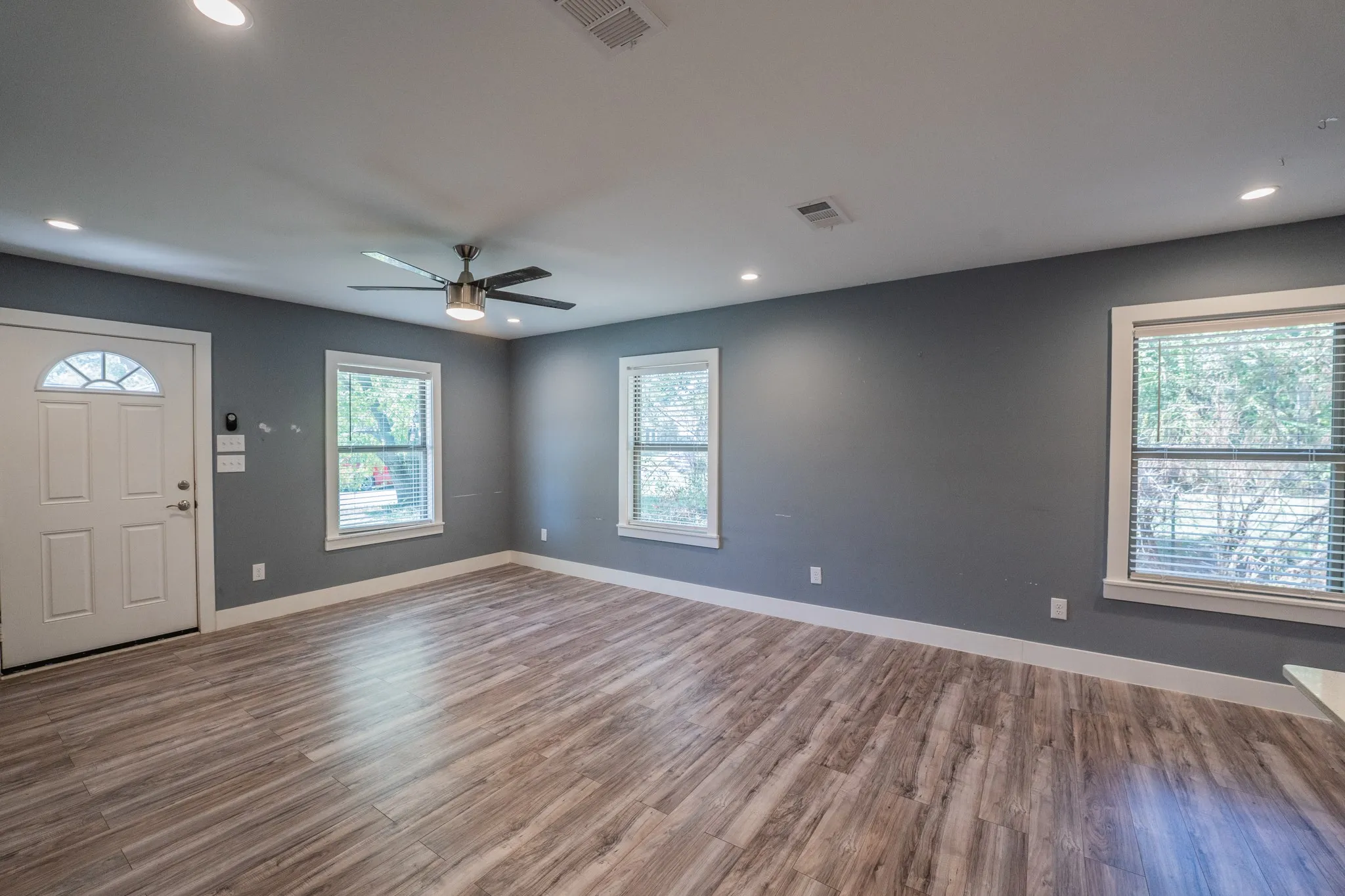 Single Family Residence For Sale in Hopkins County , 510 Woodlawn Street, Sulphur Springs, Texas 75482, 3 Bedroom, 2 Bathroom, Garage spaces, 1,347 Sqft, built in 1940, mls#21406825, Real Estate Agent in Sulphur Springs, Homes For Sale in Hopkins county, Homes For Sale in Sulphur Springs, Realtor in Sulphur Springs Texas, Real Estate Brokerage Independent Realty Texas, Luminita Cordes Realtor