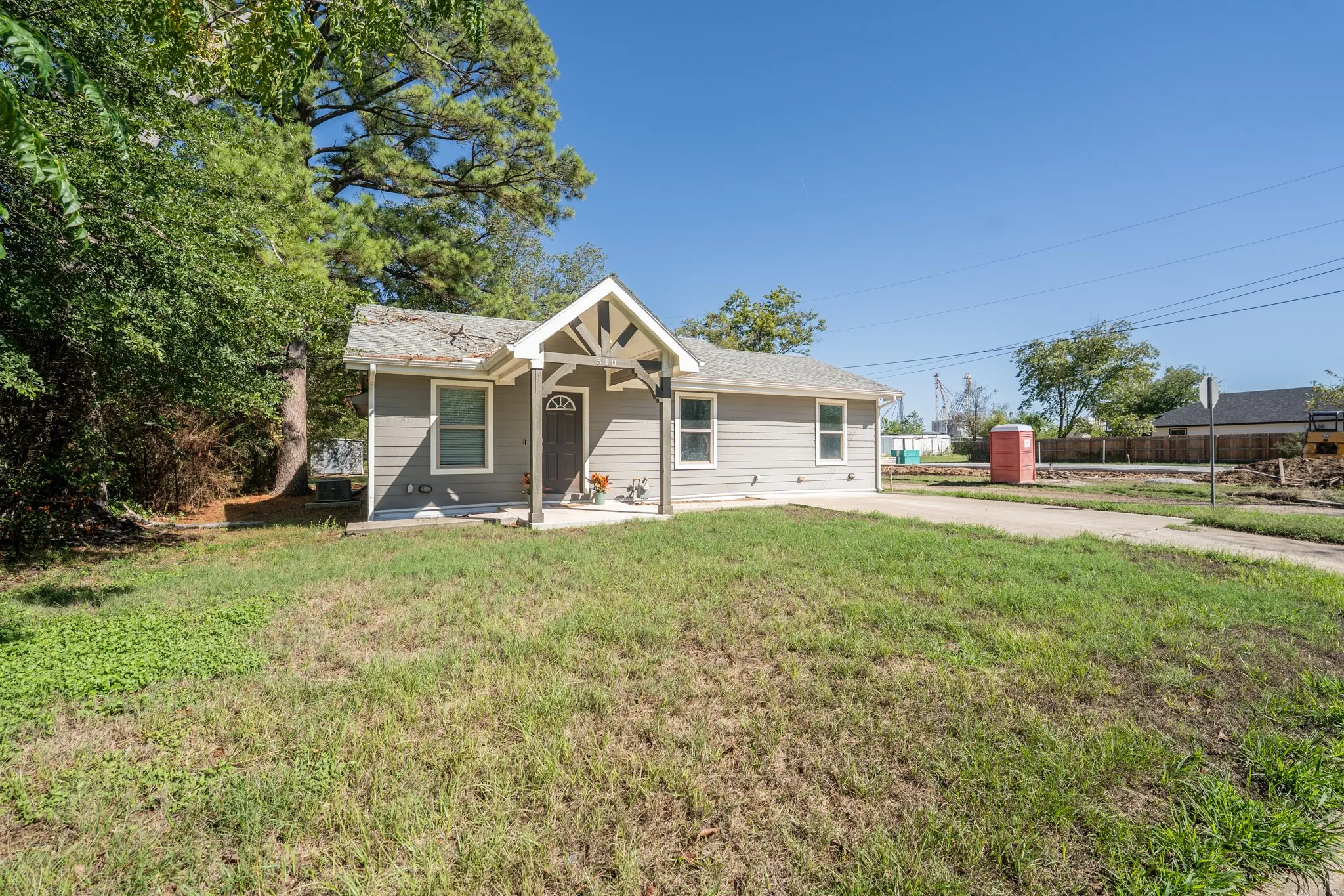 Single Family Residence For Sale in Hopkins County , 510 Woodlawn Street, Sulphur Springs, Texas 75482, 3 Bedroom, 2 Bathroom, Garage spaces, 1,347 Sqft, built in 1940, mls#21406825, Real Estate Agent in Sulphur Springs, Homes For Sale in Hopkins county, Homes For Sale in Sulphur Springs, Realtor in Sulphur Springs Texas, Real Estate Brokerage Independent Realty Texas, Luminita Cordes Realtor