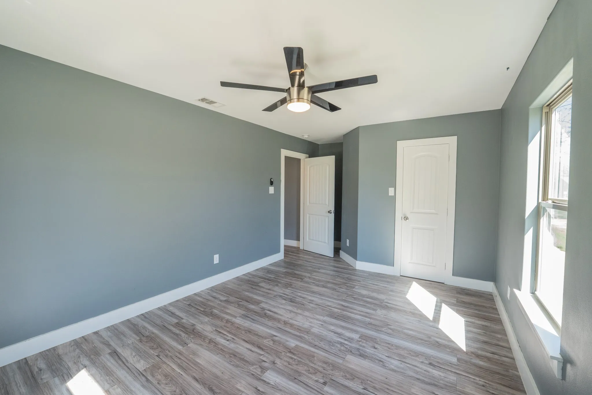 Single Family Residence For Sale in Hopkins County , 510 Woodlawn Street, Sulphur Springs, Texas 75482, 3 Bedroom, 2 Bathroom, Garage spaces, 1,347 Sqft, built in 1940, mls#21406825, Real Estate Agent in Sulphur Springs, Homes For Sale in Hopkins county, Homes For Sale in Sulphur Springs, Realtor in Sulphur Springs Texas, Real Estate Brokerage Independent Realty Texas, Luminita Cordes Realtor
