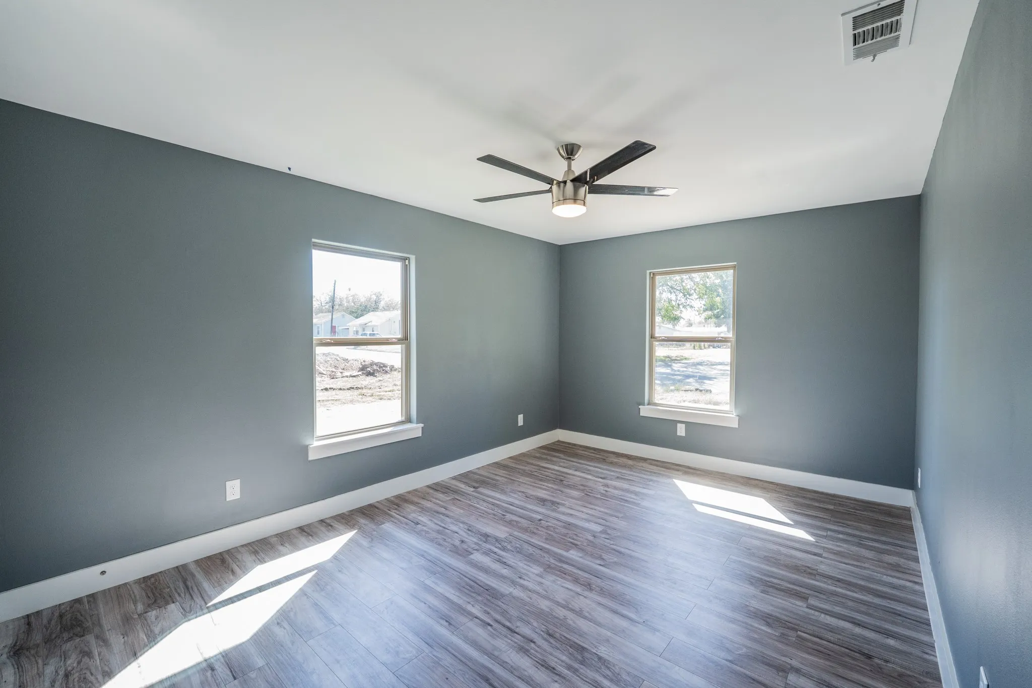 Single Family Residence For Sale in Hopkins County , 510 Woodlawn Street, Sulphur Springs, Texas 75482, 3 Bedroom, 2 Bathroom, Garage spaces, 1,347 Sqft, built in 1940, mls#21406825, Real Estate Agent in Sulphur Springs, Homes For Sale in Hopkins county, Homes For Sale in Sulphur Springs, Realtor in Sulphur Springs Texas, Real Estate Brokerage Independent Realty Texas, Luminita Cordes Realtor