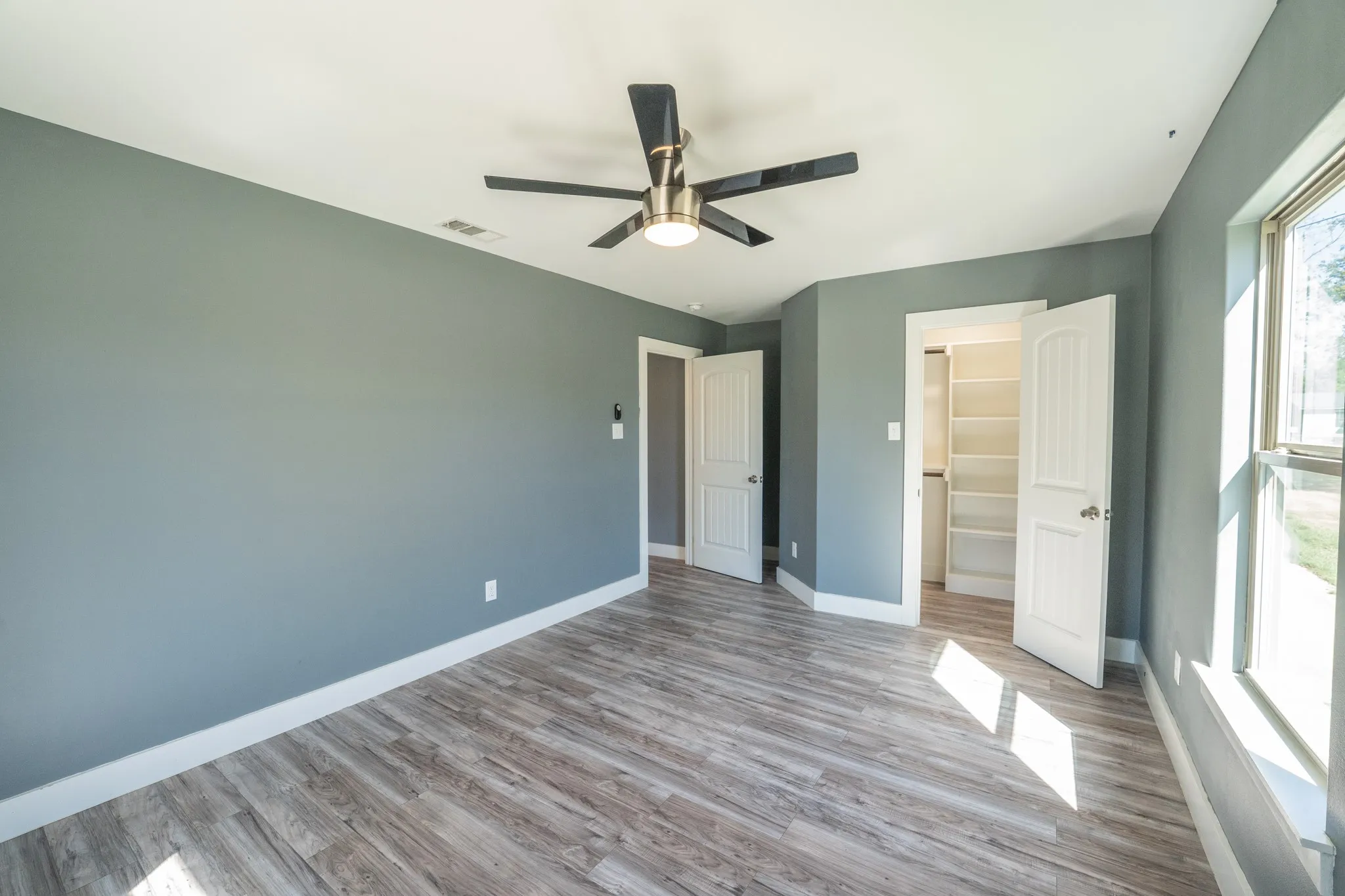 Single Family Residence For Sale in Hopkins County , 510 Woodlawn Street, Sulphur Springs, Texas 75482, 3 Bedroom, 2 Bathroom, Garage spaces, 1,347 Sqft, built in 1940, mls#21406825, Real Estate Agent in Sulphur Springs, Homes For Sale in Hopkins county, Homes For Sale in Sulphur Springs, Realtor in Sulphur Springs Texas, Real Estate Brokerage Independent Realty Texas, Luminita Cordes Realtor