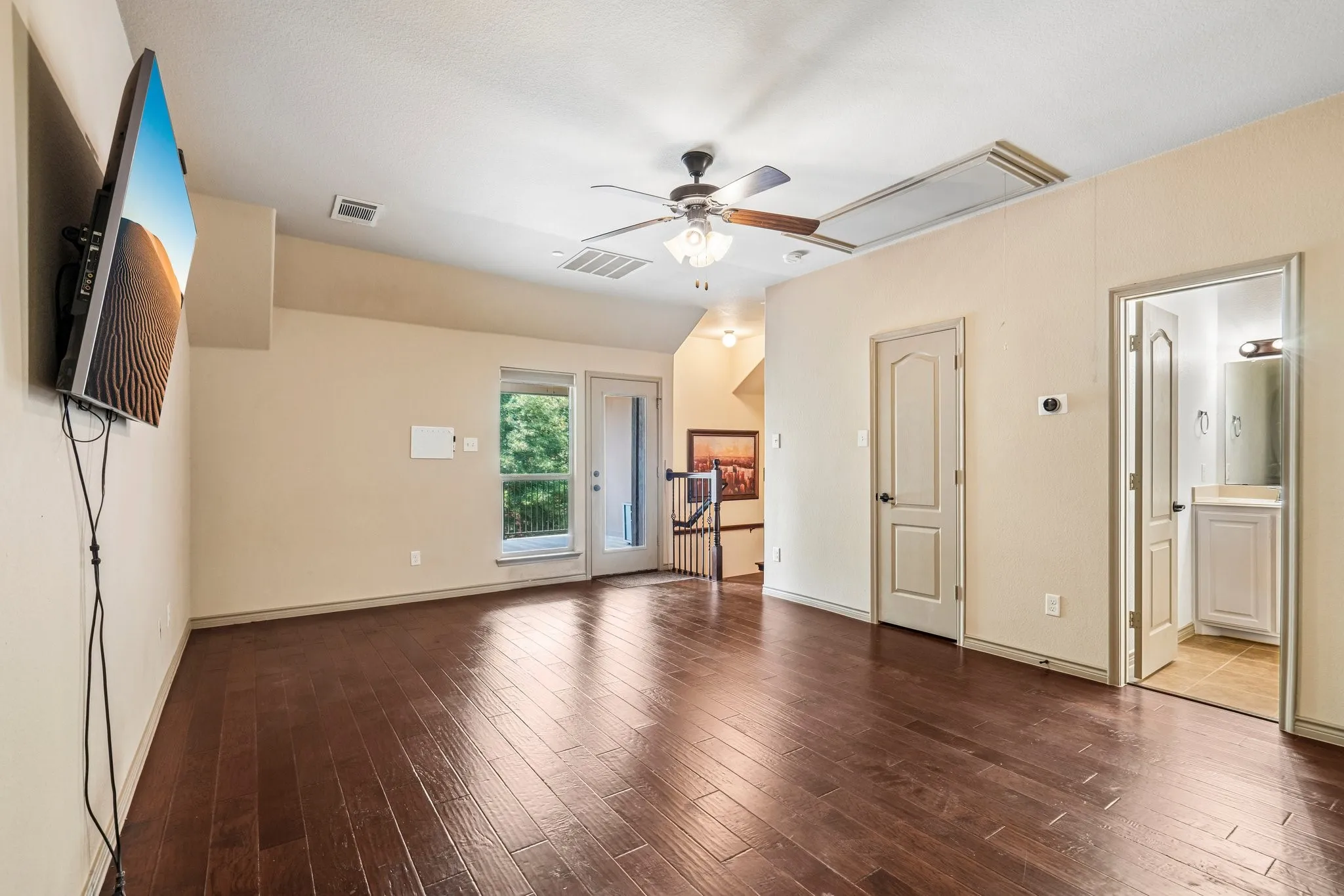 Townhouse For Sale in Collin County , 7937 Parkwood Boulevard, Plano, Texas 75024, 3 Bedroom, 4 Bathroom, 2 Garage spaces, 2,023 Sqft, built in 2012, mls#21406063, Real Estate Agent in Plano, Homes For Sale in Collin county, Homes For Sale in Plano, Realtor in Plano Texas, Real Estate Brokerage Independent Realty Texas, Luminita Cordes Realtor