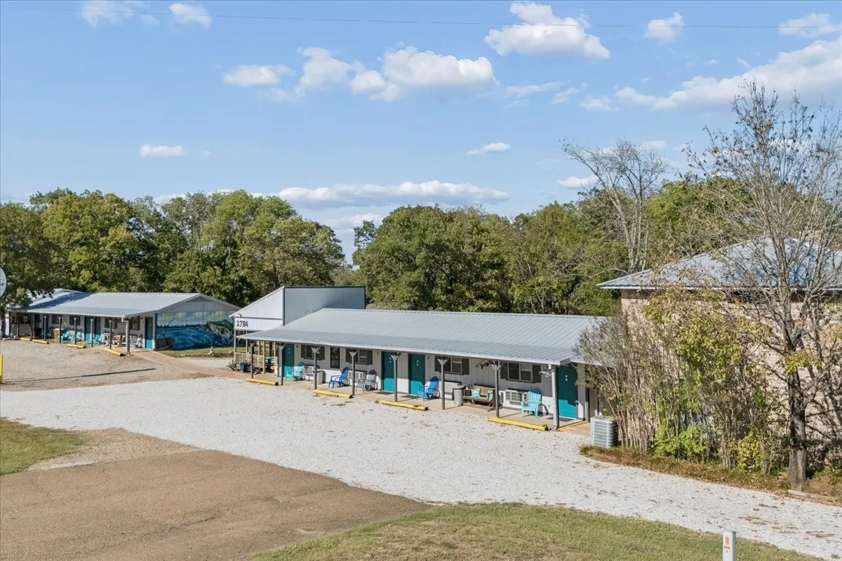 Hotel/Motel For Sale in Wood County , 2784 W Highway 154, Quitman, Texas 75783, 0, 0, Garage spaces, 3,948 Sqft, built in 1991, mls#21407003, Real Estate Agent in Quitman, Homes For Sale in Wood county, Homes For Sale in Quitman, Realtor in Quitman Texas, Real Estate Brokerage Independent Realty Texas, Luminita Cordes Realtor