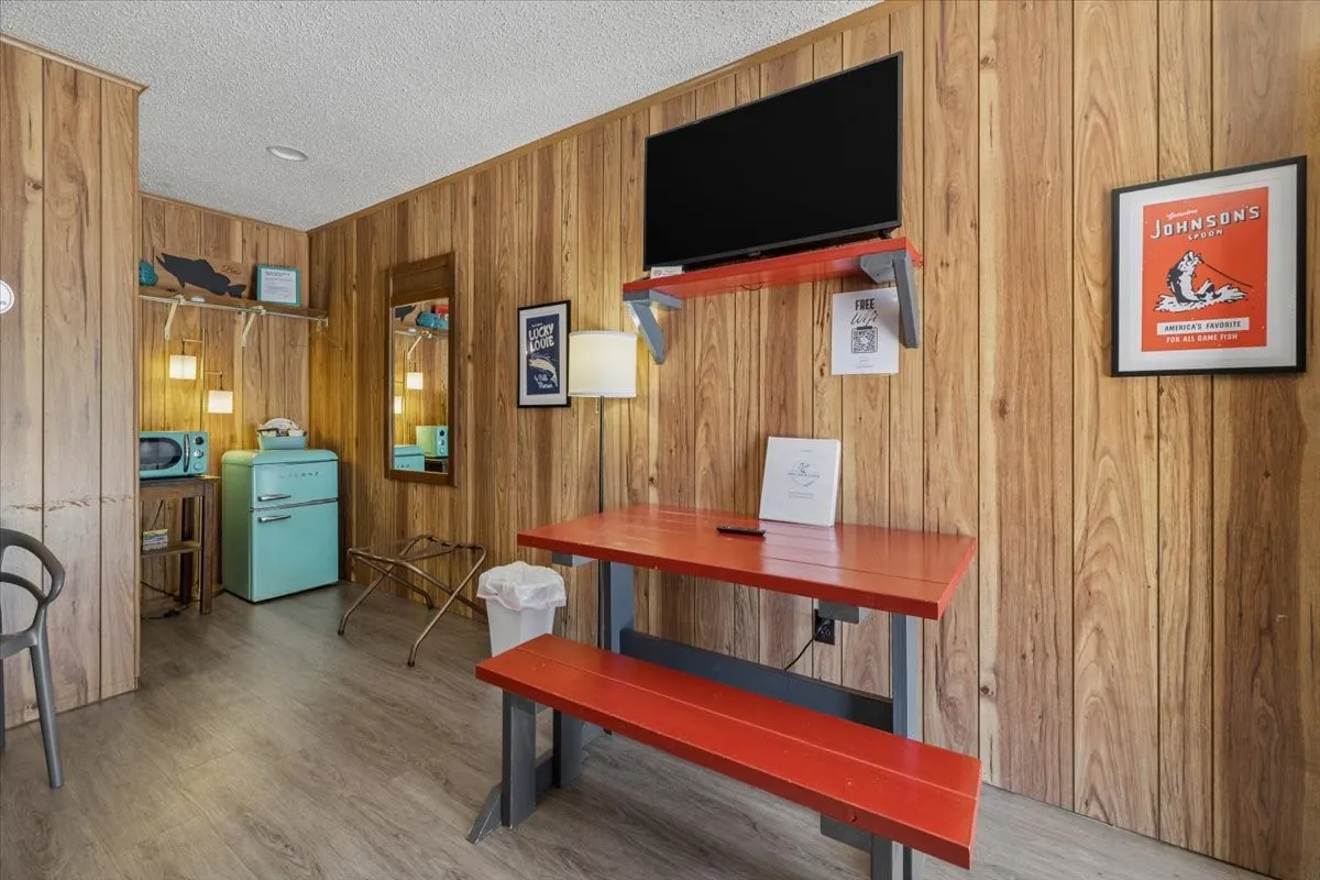 Hotel/Motel For Sale in Wood County , 2784 W Highway 154, Quitman, Texas 75783, 0, 0, Garage spaces, 3,948 Sqft, built in 1991, mls#21407003, Real Estate Agent in Quitman, Homes For Sale in Wood county, Homes For Sale in Quitman, Realtor in Quitman Texas, Real Estate Brokerage Independent Realty Texas, Luminita Cordes Realtor
