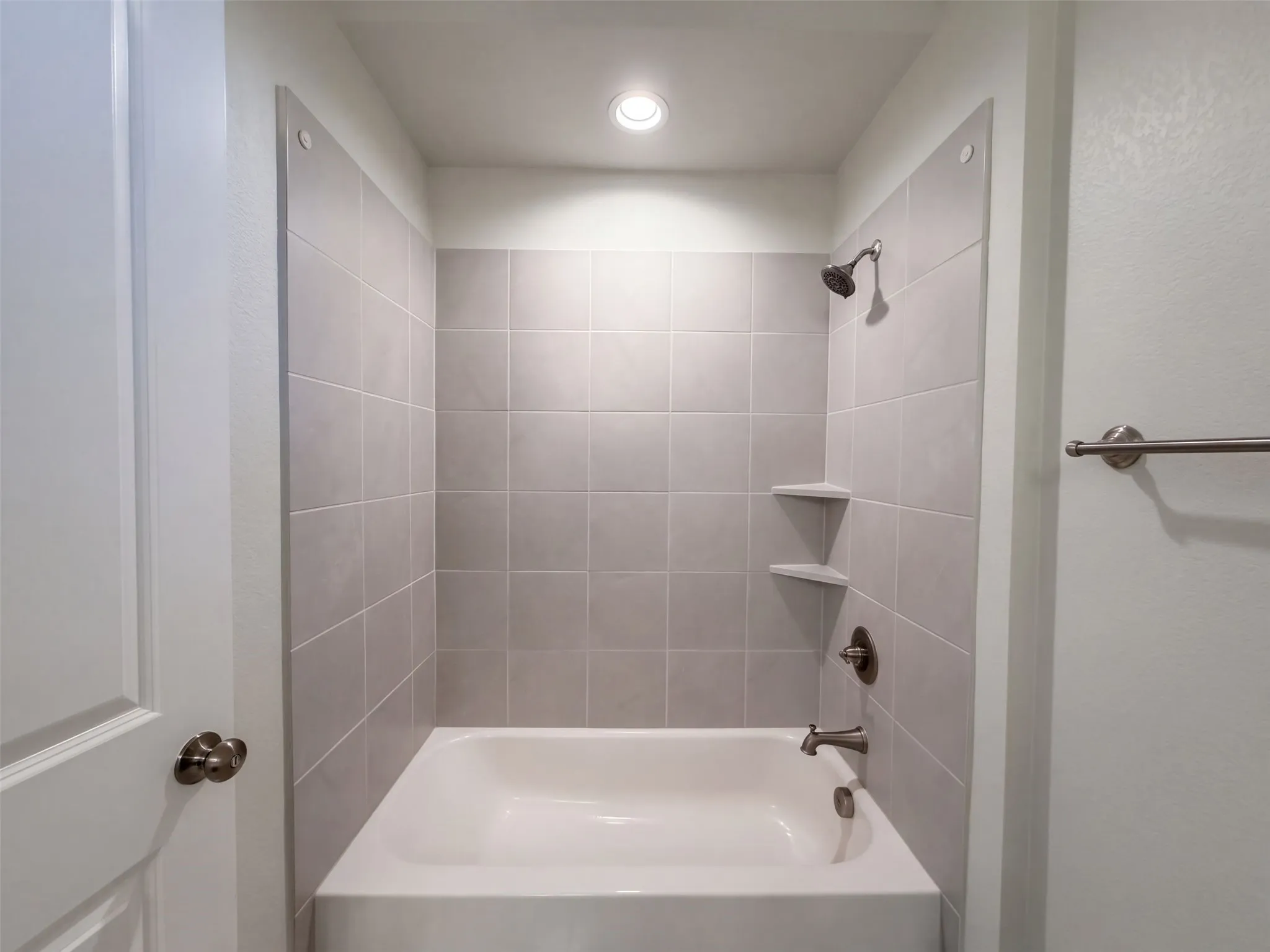 Single Family Residence For Sale in Ellis County , 1505 Hudson Drive, Ennis, Texas 75119, 5 Bedroom, 5 Bathroom, 3 Garage spaces, 4,252 Sqft, built in 2018, mls#21407567, Real Estate Agent in Ennis, Homes For Sale in Ellis county, Homes For Sale in Ennis, Realtor in Ennis Texas, Real Estate Brokerage Independent Realty Texas, Luminita Cordes Realtor