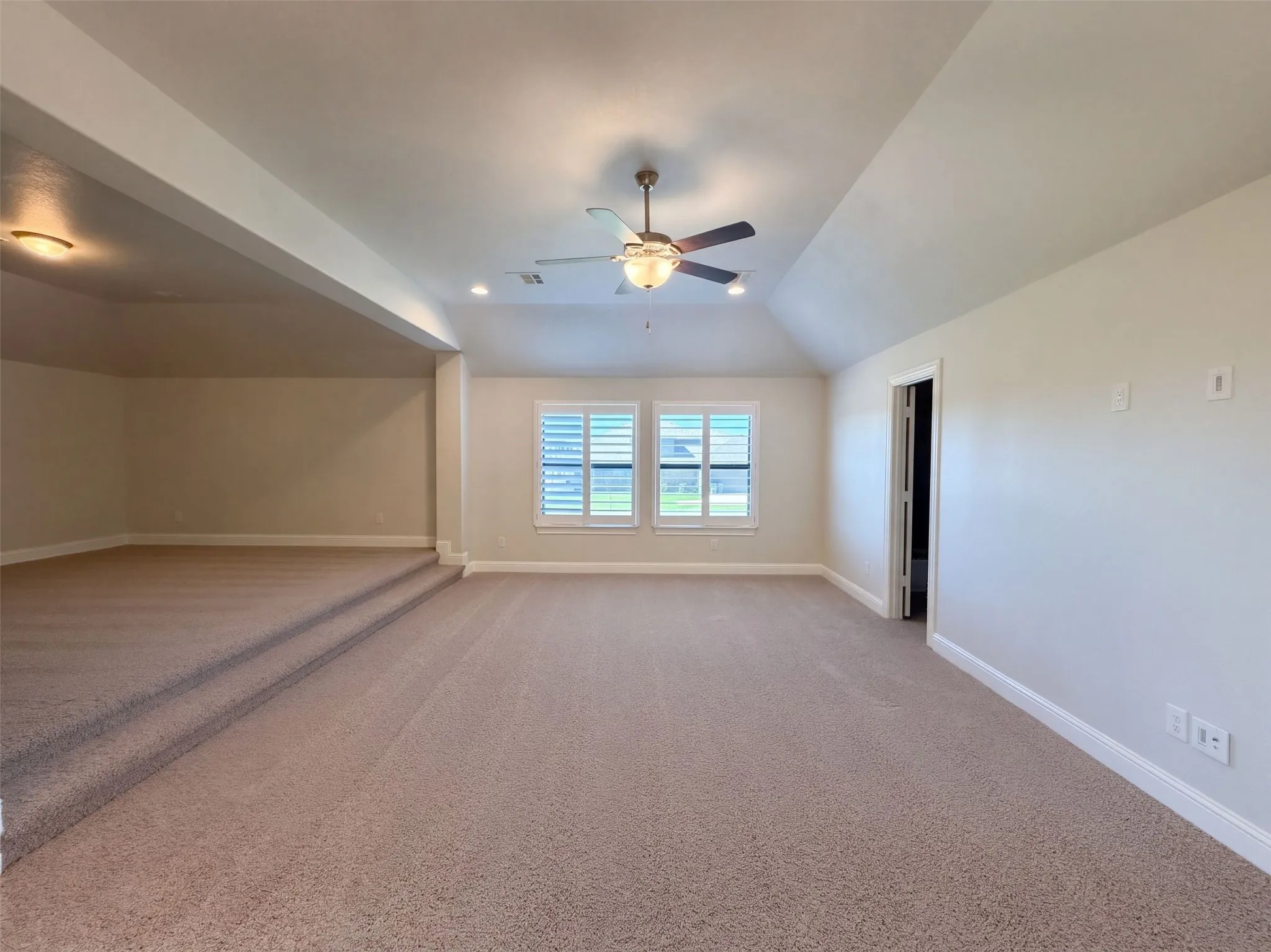 Single Family Residence For Sale in Ellis County , 1505 Hudson Drive, Ennis, Texas 75119, 5 Bedroom, 5 Bathroom, 3 Garage spaces, 4,252 Sqft, built in 2018, mls#21407567, Real Estate Agent in Ennis, Homes For Sale in Ellis county, Homes For Sale in Ennis, Realtor in Ennis Texas, Real Estate Brokerage Independent Realty Texas, Luminita Cordes Realtor