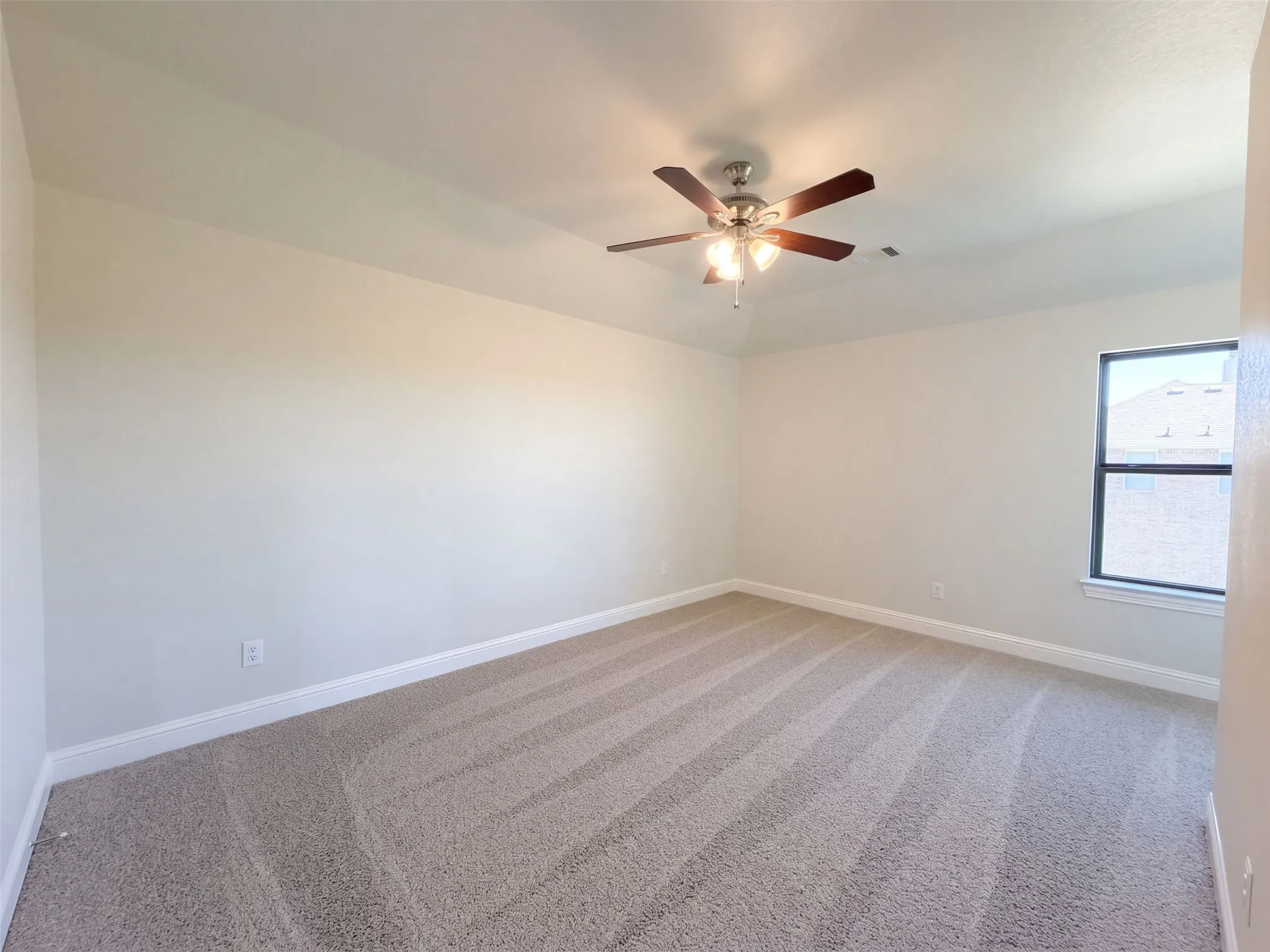 Single Family Residence For Sale in Ellis County , 1505 Hudson Drive, Ennis, Texas 75119, 5 Bedroom, 5 Bathroom, 3 Garage spaces, 4,252 Sqft, built in 2018, mls#21407567, Real Estate Agent in Ennis, Homes For Sale in Ellis county, Homes For Sale in Ennis, Realtor in Ennis Texas, Real Estate Brokerage Independent Realty Texas, Luminita Cordes Realtor