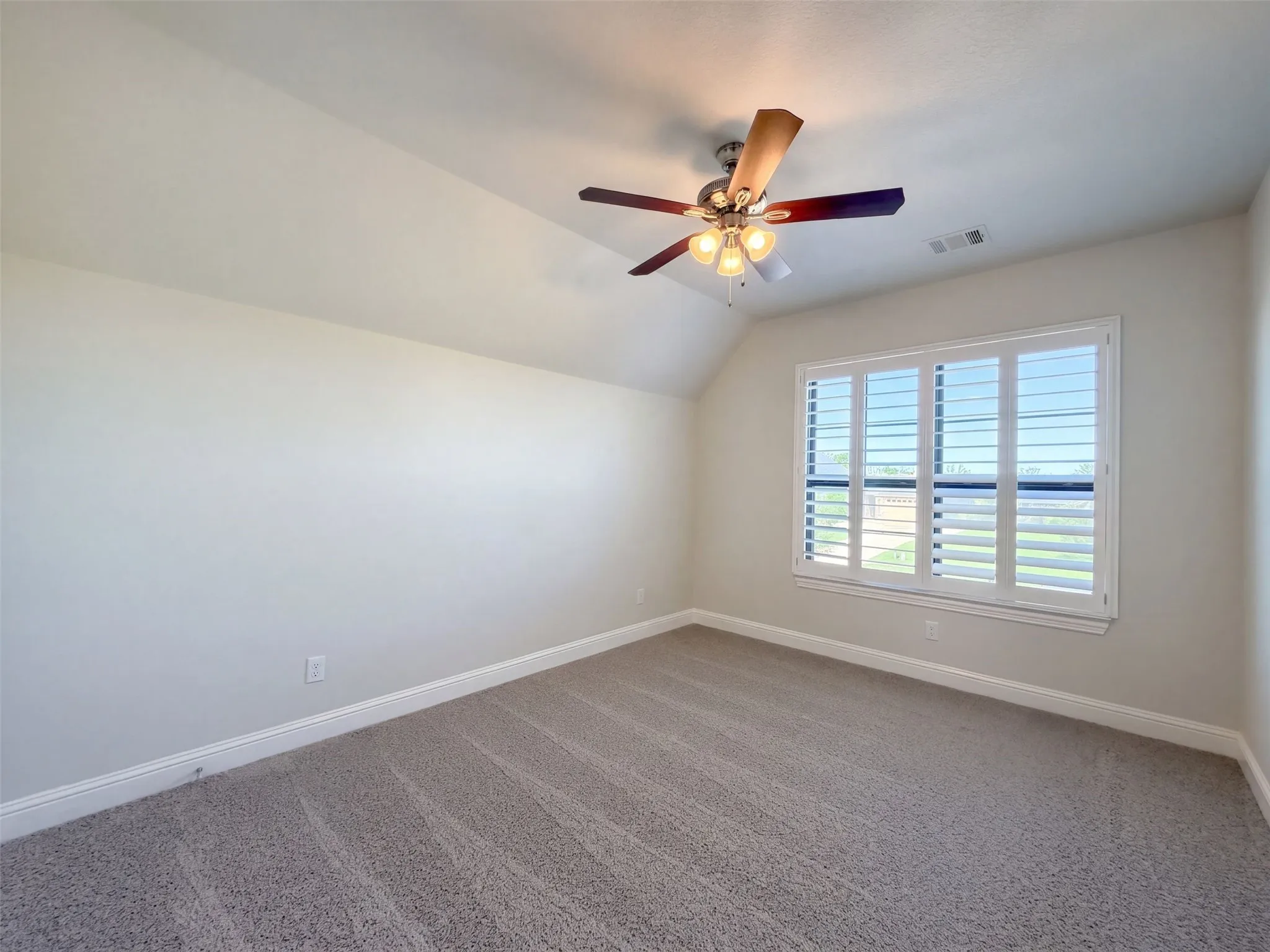Single Family Residence For Sale in Ellis County , 1505 Hudson Drive, Ennis, Texas 75119, 5 Bedroom, 5 Bathroom, 3 Garage spaces, 4,252 Sqft, built in 2018, mls#21407567, Real Estate Agent in Ennis, Homes For Sale in Ellis county, Homes For Sale in Ennis, Realtor in Ennis Texas, Real Estate Brokerage Independent Realty Texas, Luminita Cordes Realtor