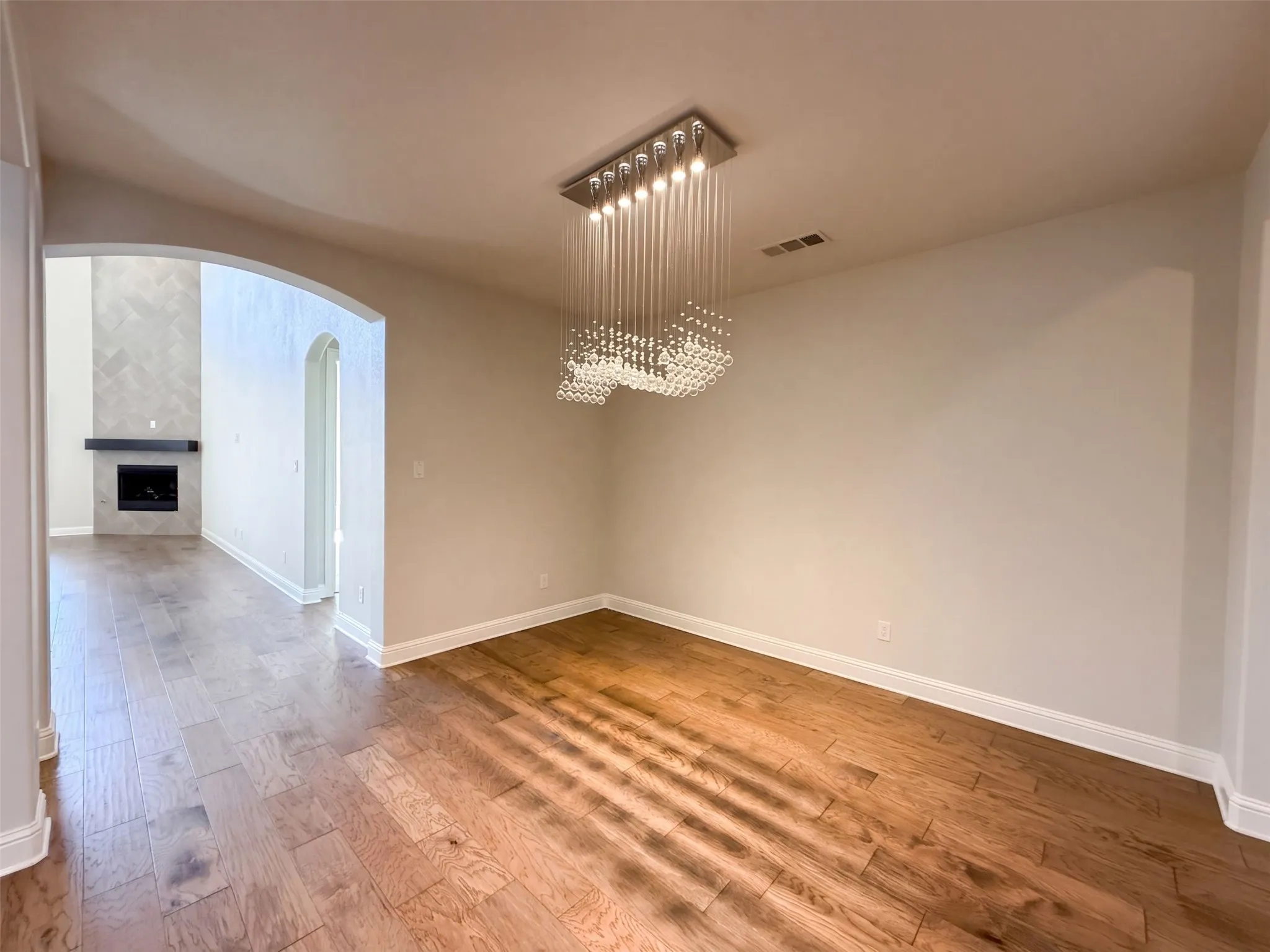 Single Family Residence For Sale in Ellis County , 1505 Hudson Drive, Ennis, Texas 75119, 5 Bedroom, 5 Bathroom, 3 Garage spaces, 4,252 Sqft, built in 2018, mls#21407567, Real Estate Agent in Ennis, Homes For Sale in Ellis county, Homes For Sale in Ennis, Realtor in Ennis Texas, Real Estate Brokerage Independent Realty Texas, Luminita Cordes Realtor
