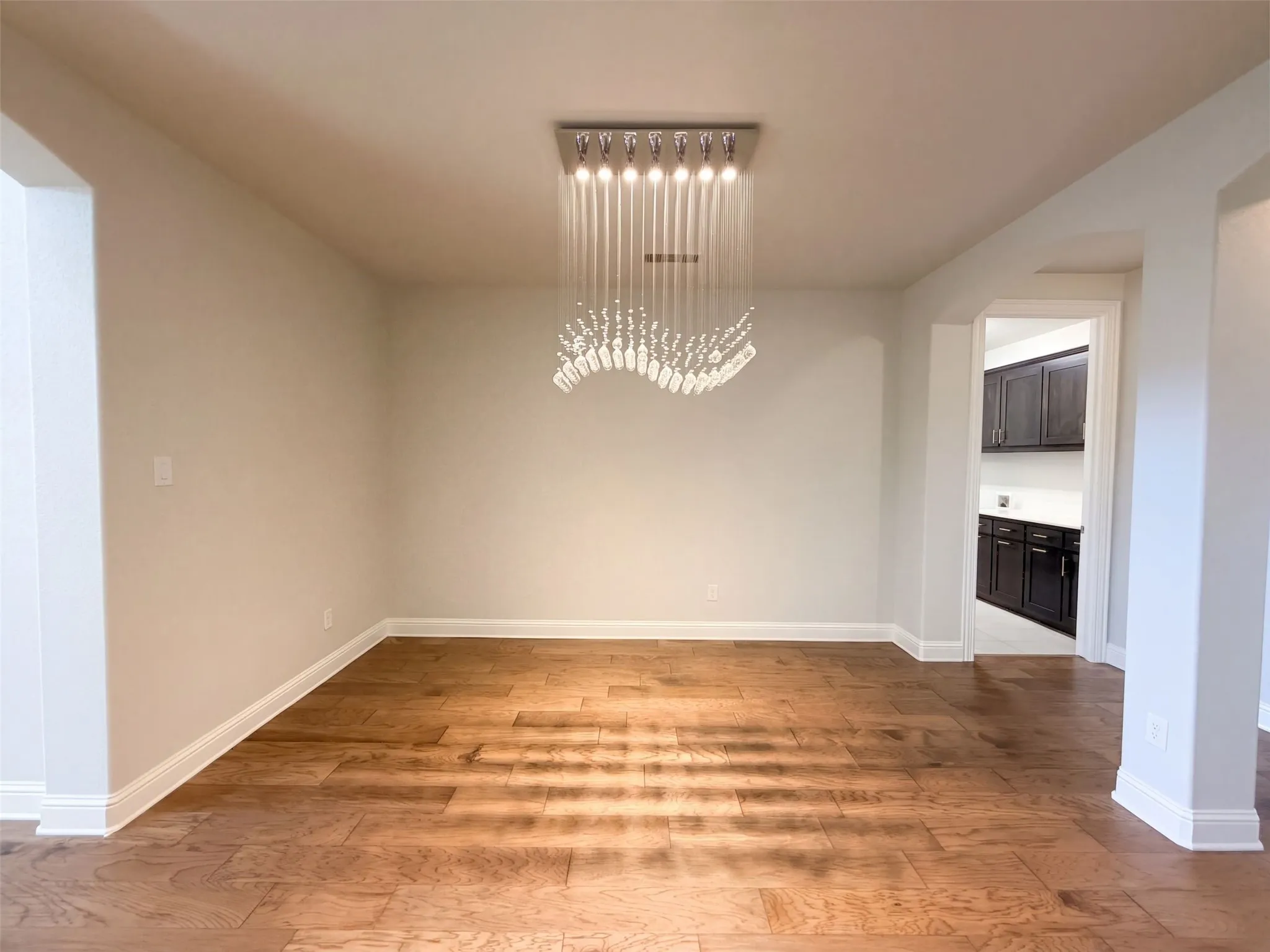 Single Family Residence For Sale in Ellis County , 1505 Hudson Drive, Ennis, Texas 75119, 5 Bedroom, 5 Bathroom, 3 Garage spaces, 4,252 Sqft, built in 2018, mls#21407567, Real Estate Agent in Ennis, Homes For Sale in Ellis county, Homes For Sale in Ennis, Realtor in Ennis Texas, Real Estate Brokerage Independent Realty Texas, Luminita Cordes Realtor