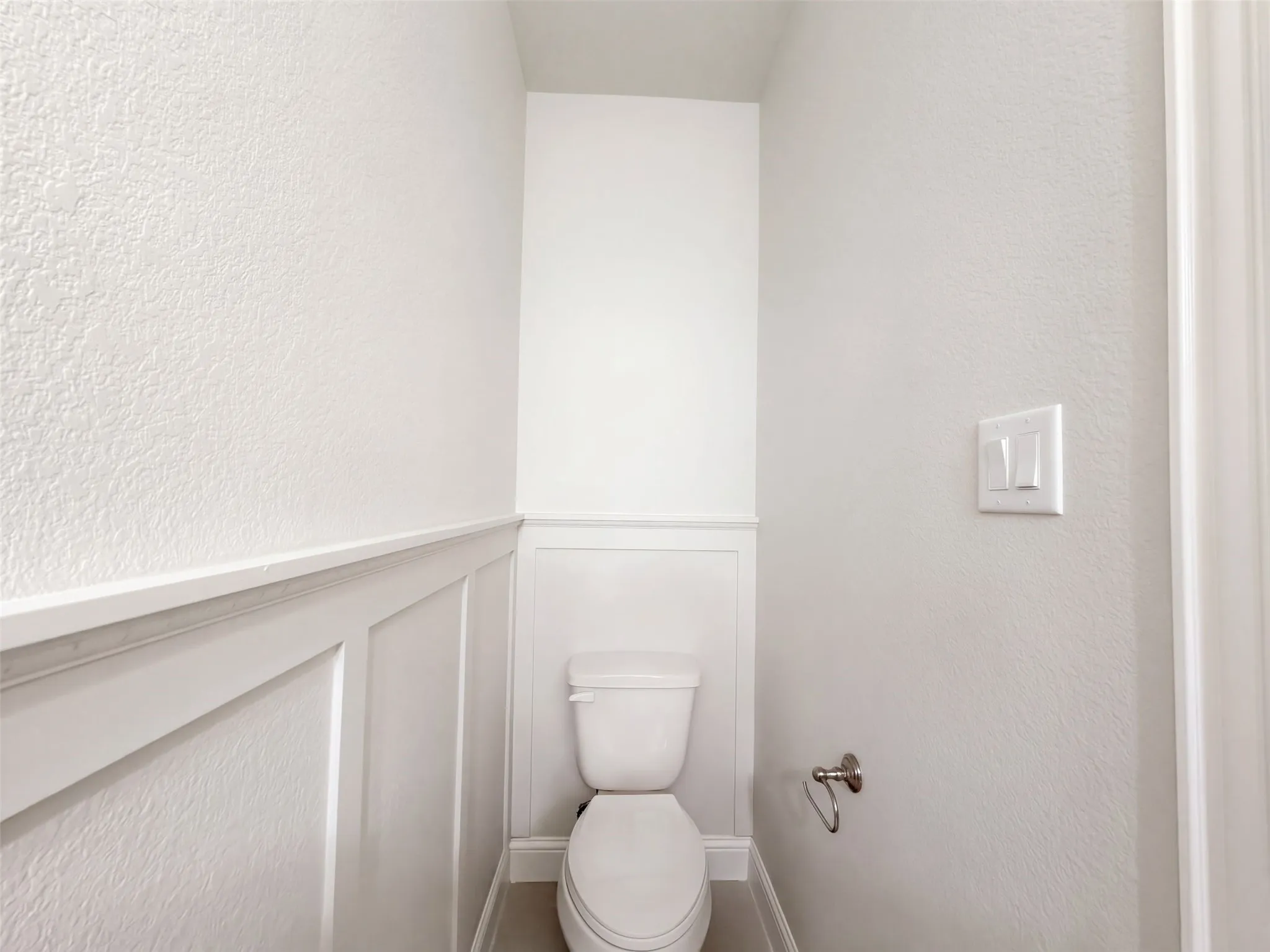 Single Family Residence For Sale in Ellis County , 1505 Hudson Drive, Ennis, Texas 75119, 5 Bedroom, 5 Bathroom, 3 Garage spaces, 4,252 Sqft, built in 2018, mls#21407567, Real Estate Agent in Ennis, Homes For Sale in Ellis county, Homes For Sale in Ennis, Realtor in Ennis Texas, Real Estate Brokerage Independent Realty Texas, Luminita Cordes Realtor