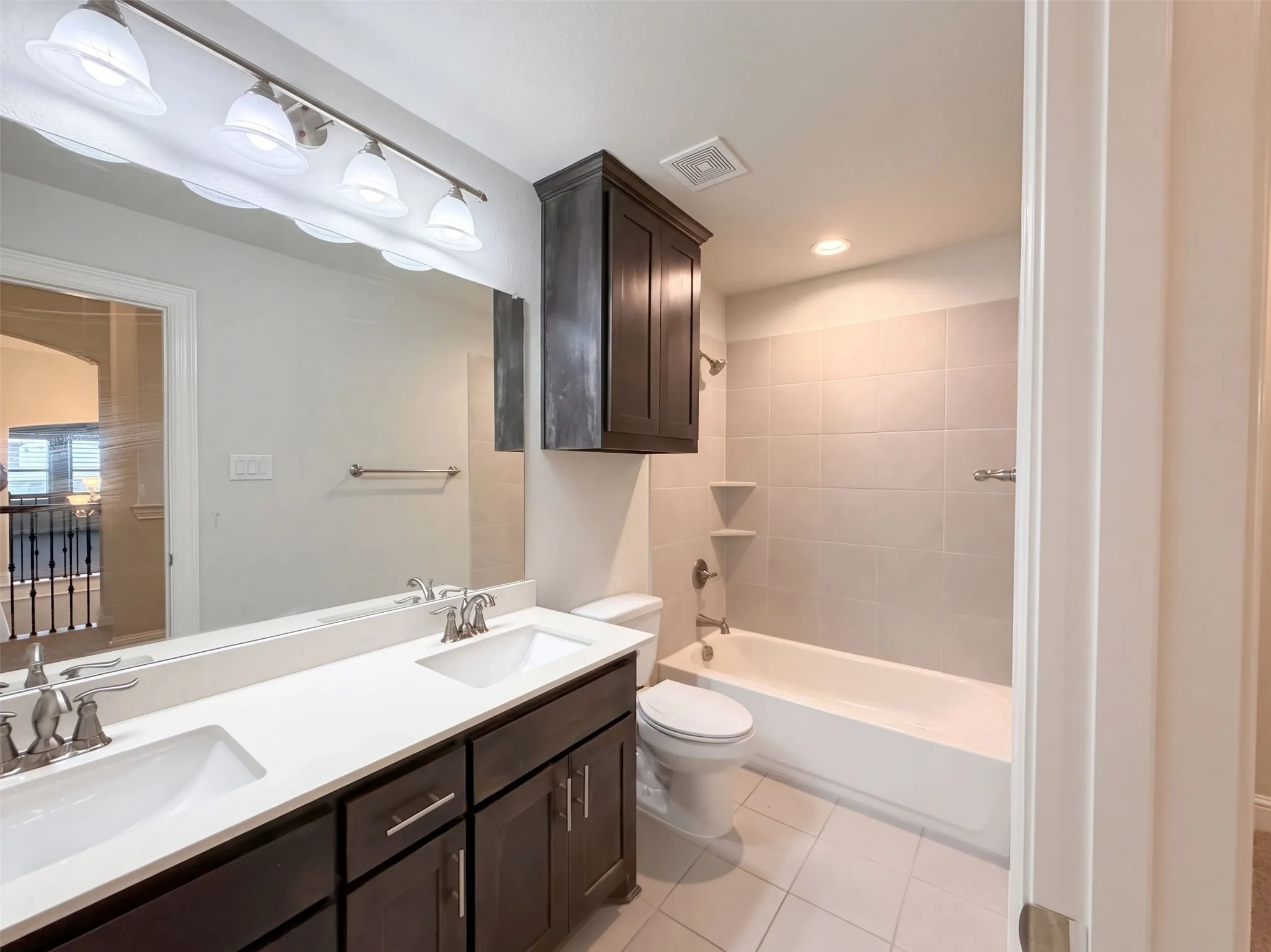 Single Family Residence For Sale in Ellis County , 1505 Hudson Drive, Ennis, Texas 75119, 5 Bedroom, 5 Bathroom, 3 Garage spaces, 4,252 Sqft, built in 2018, mls#21407567, Real Estate Agent in Ennis, Homes For Sale in Ellis county, Homes For Sale in Ennis, Realtor in Ennis Texas, Real Estate Brokerage Independent Realty Texas, Luminita Cordes Realtor