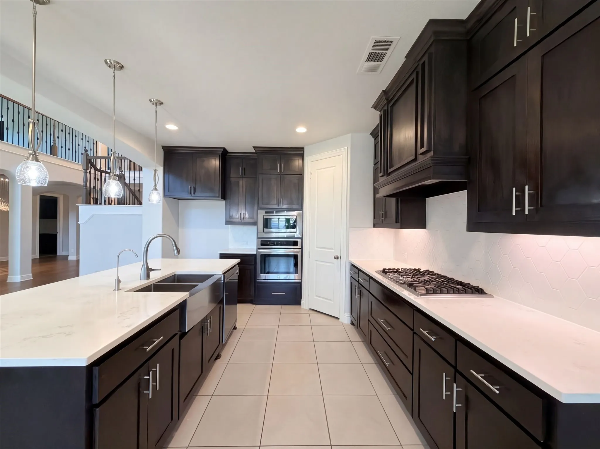 Single Family Residence For Sale in Ellis County , 1505 Hudson Drive, Ennis, Texas 75119, 5 Bedroom, 5 Bathroom, 3 Garage spaces, 4,252 Sqft, built in 2018, mls#21407567, Real Estate Agent in Ennis, Homes For Sale in Ellis county, Homes For Sale in Ennis, Realtor in Ennis Texas, Real Estate Brokerage Independent Realty Texas, Luminita Cordes Realtor