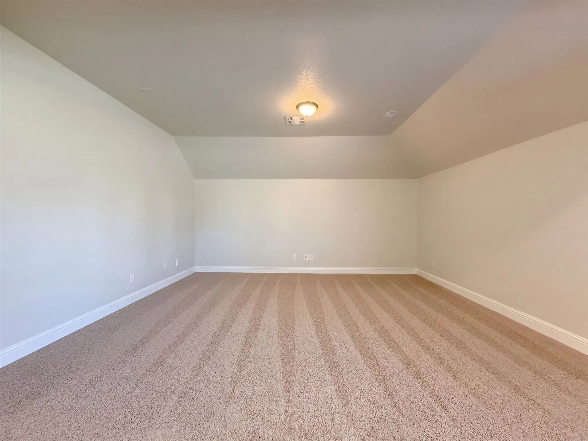Single Family Residence For Sale in Ellis County , 1505 Hudson Drive, Ennis, Texas 75119, 5 Bedroom, 5 Bathroom, 3 Garage spaces, 4,252 Sqft, built in 2018, mls#21407567, Real Estate Agent in Ennis, Homes For Sale in Ellis county, Homes For Sale in Ennis, Realtor in Ennis Texas, Real Estate Brokerage Independent Realty Texas, Luminita Cordes Realtor