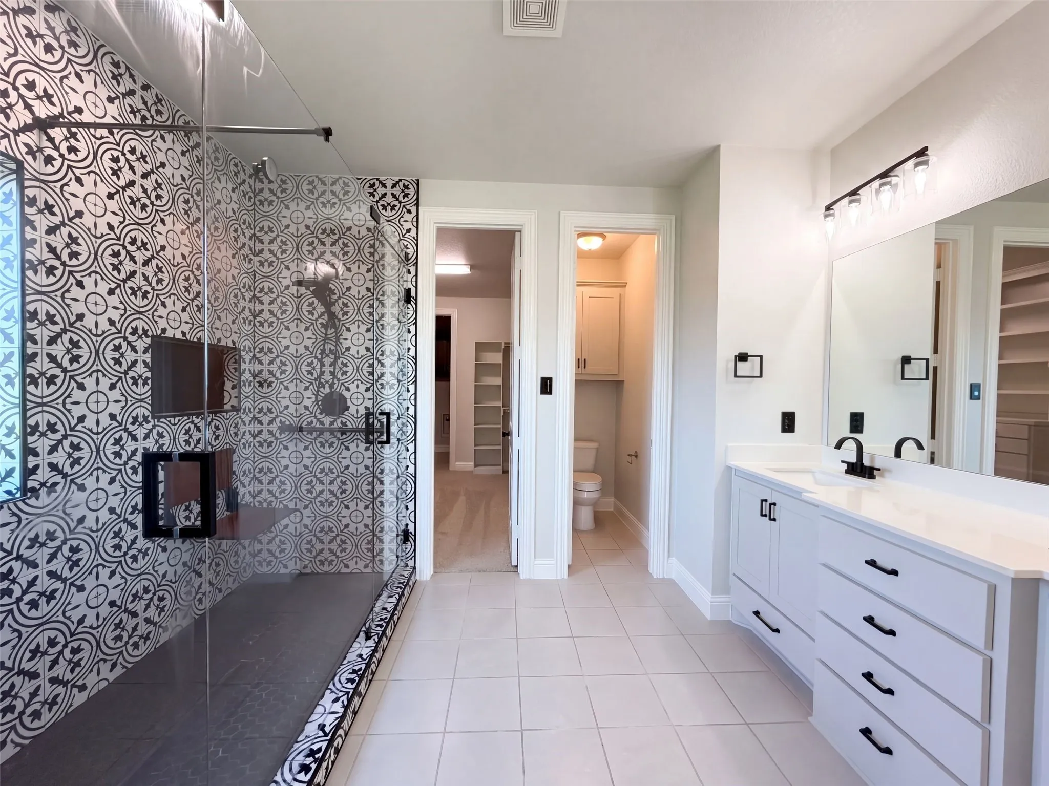 Single Family Residence For Sale in Ellis County , 1505 Hudson Drive, Ennis, Texas 75119, 5 Bedroom, 5 Bathroom, 3 Garage spaces, 4,252 Sqft, built in 2018, mls#21407567, Real Estate Agent in Ennis, Homes For Sale in Ellis county, Homes For Sale in Ennis, Realtor in Ennis Texas, Real Estate Brokerage Independent Realty Texas, Luminita Cordes Realtor