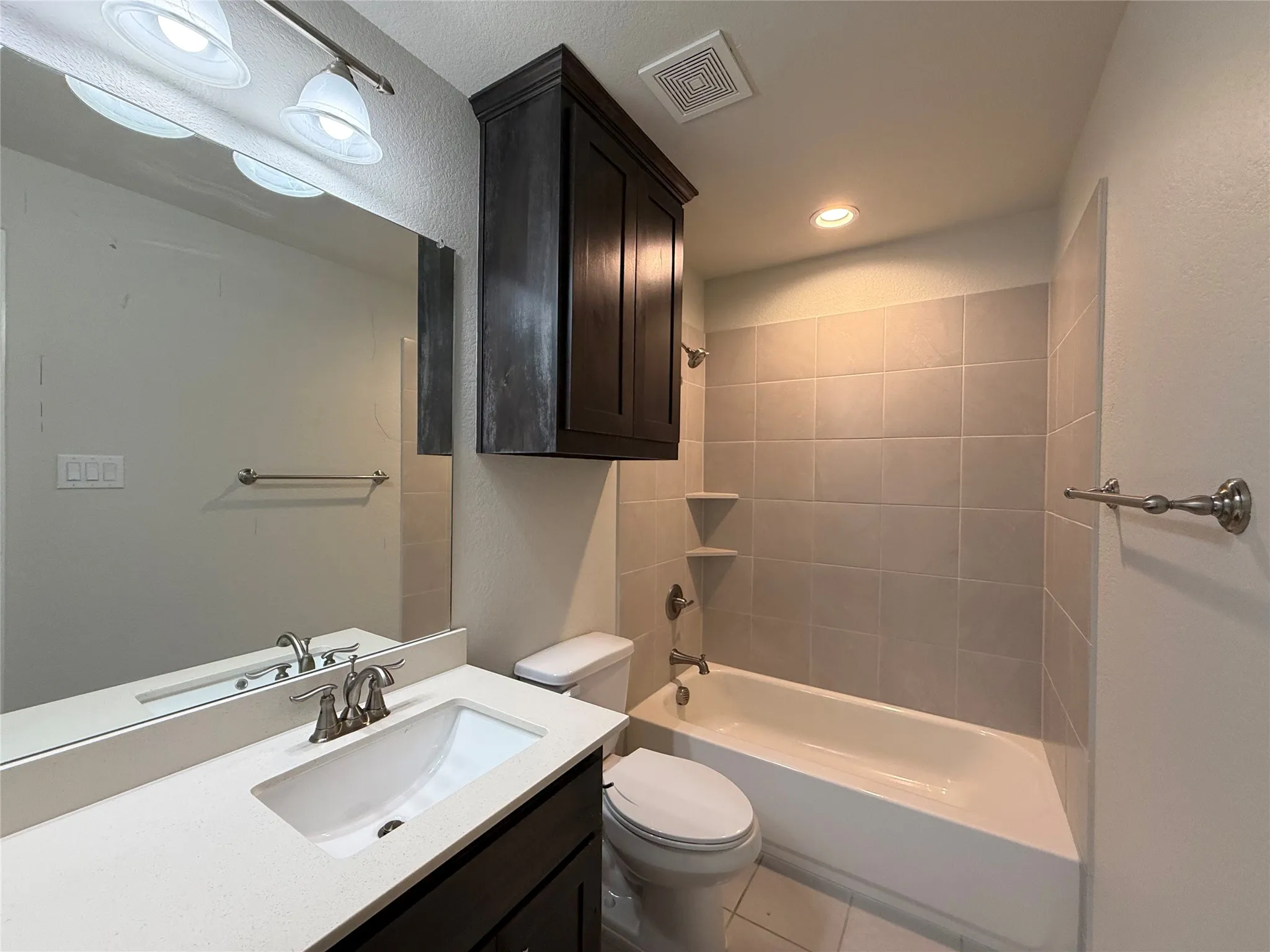 Single Family Residence For Sale in Ellis County , 1505 Hudson Drive, Ennis, Texas 75119, 5 Bedroom, 5 Bathroom, 3 Garage spaces, 4,252 Sqft, built in 2018, mls#21407567, Real Estate Agent in Ennis, Homes For Sale in Ellis county, Homes For Sale in Ennis, Realtor in Ennis Texas, Real Estate Brokerage Independent Realty Texas, Luminita Cordes Realtor