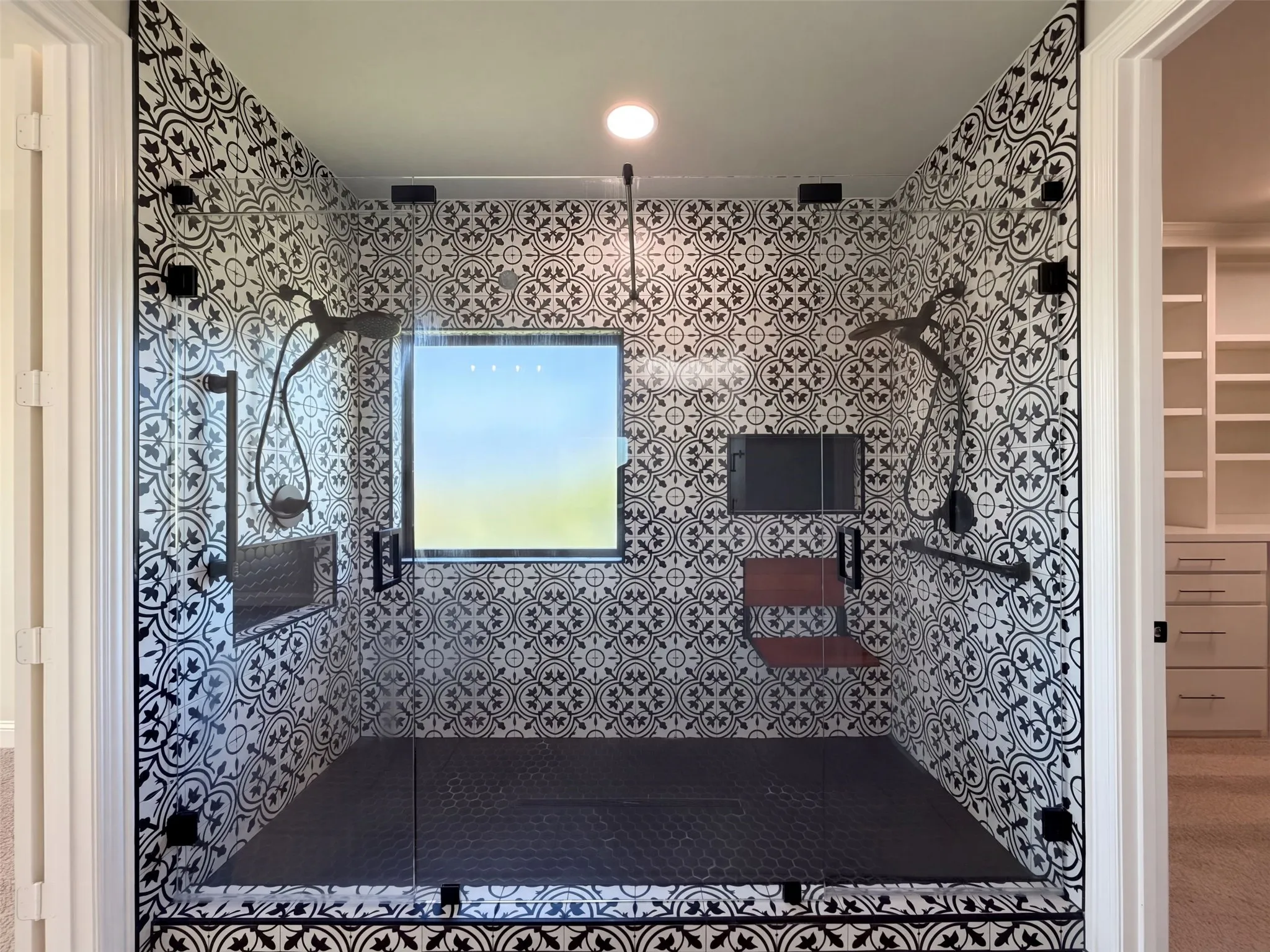 Single Family Residence For Sale in Ellis County , 1505 Hudson Drive, Ennis, Texas 75119, 5 Bedroom, 5 Bathroom, 3 Garage spaces, 4,252 Sqft, built in 2018, mls#21407567, Real Estate Agent in Ennis, Homes For Sale in Ellis county, Homes For Sale in Ennis, Realtor in Ennis Texas, Real Estate Brokerage Independent Realty Texas, Luminita Cordes Realtor