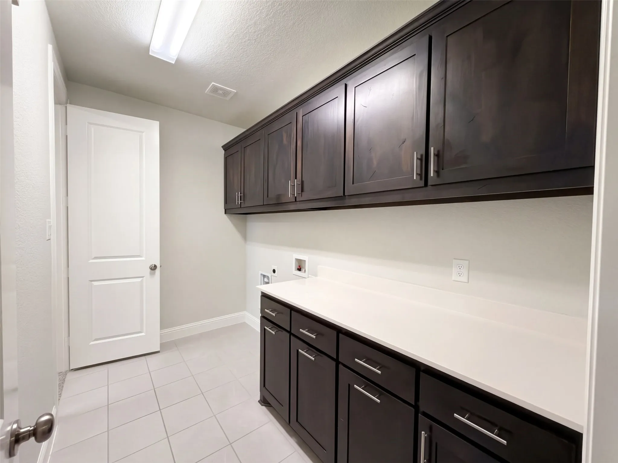 Single Family Residence For Sale in Ellis County , 1505 Hudson Drive, Ennis, Texas 75119, 5 Bedroom, 5 Bathroom, 3 Garage spaces, 4,252 Sqft, built in 2018, mls#21407567, Real Estate Agent in Ennis, Homes For Sale in Ellis county, Homes For Sale in Ennis, Realtor in Ennis Texas, Real Estate Brokerage Independent Realty Texas, Luminita Cordes Realtor