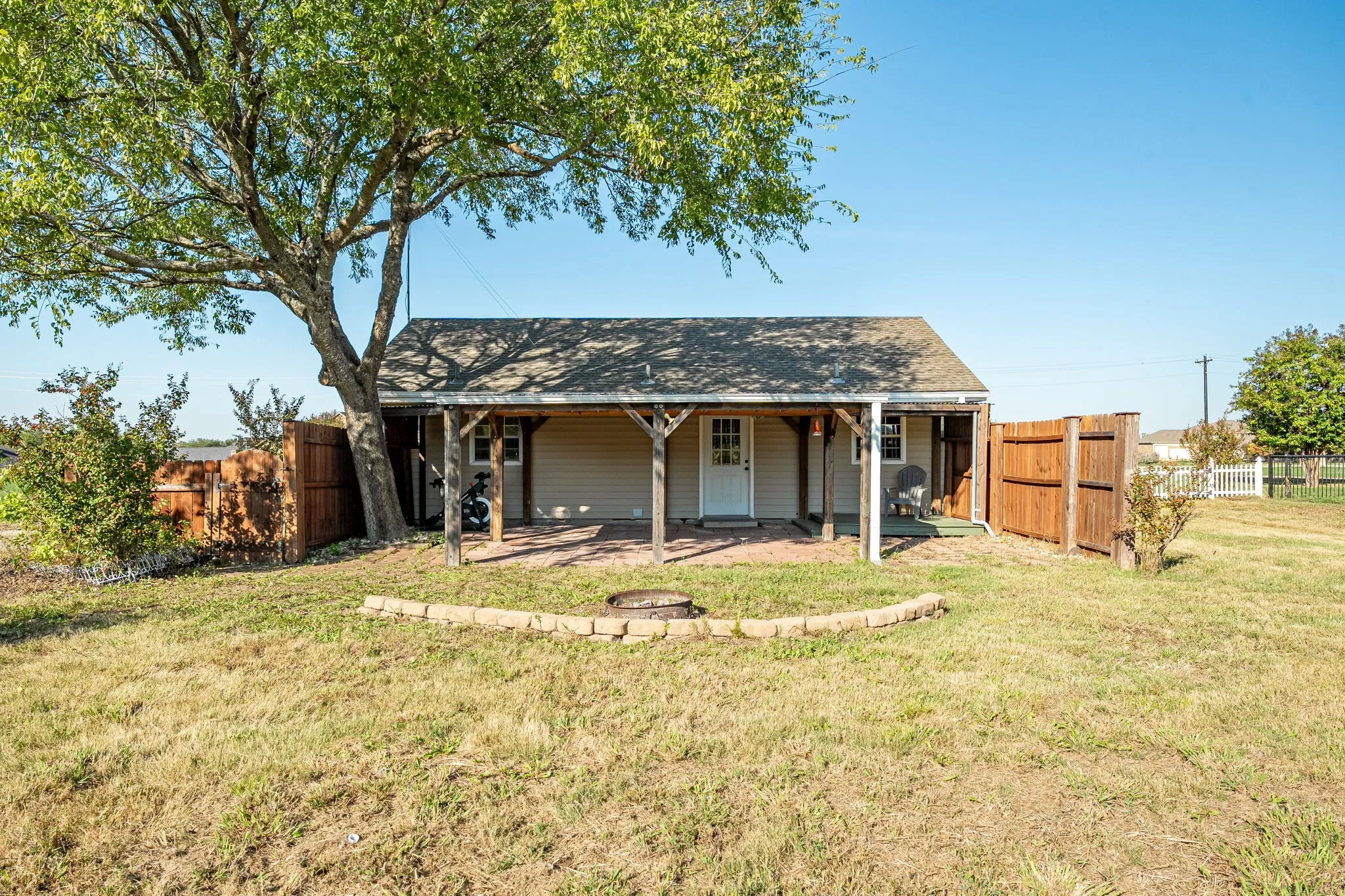 Single Family Residence For Sale in Collin County , 4344 COUNTY ROAD 463, Princeton, Texas 75407, 1 Bedroom, 1 Bathroom, Garage spaces, 864 Sqft, built in 1997, mls#21407228, Real Estate Agent in Princeton, Homes For Sale in Collin county, Homes For Sale in Princeton, Realtor in Princeton Texas, Real Estate Brokerage Independent Realty Texas, Luminita Cordes Realtor