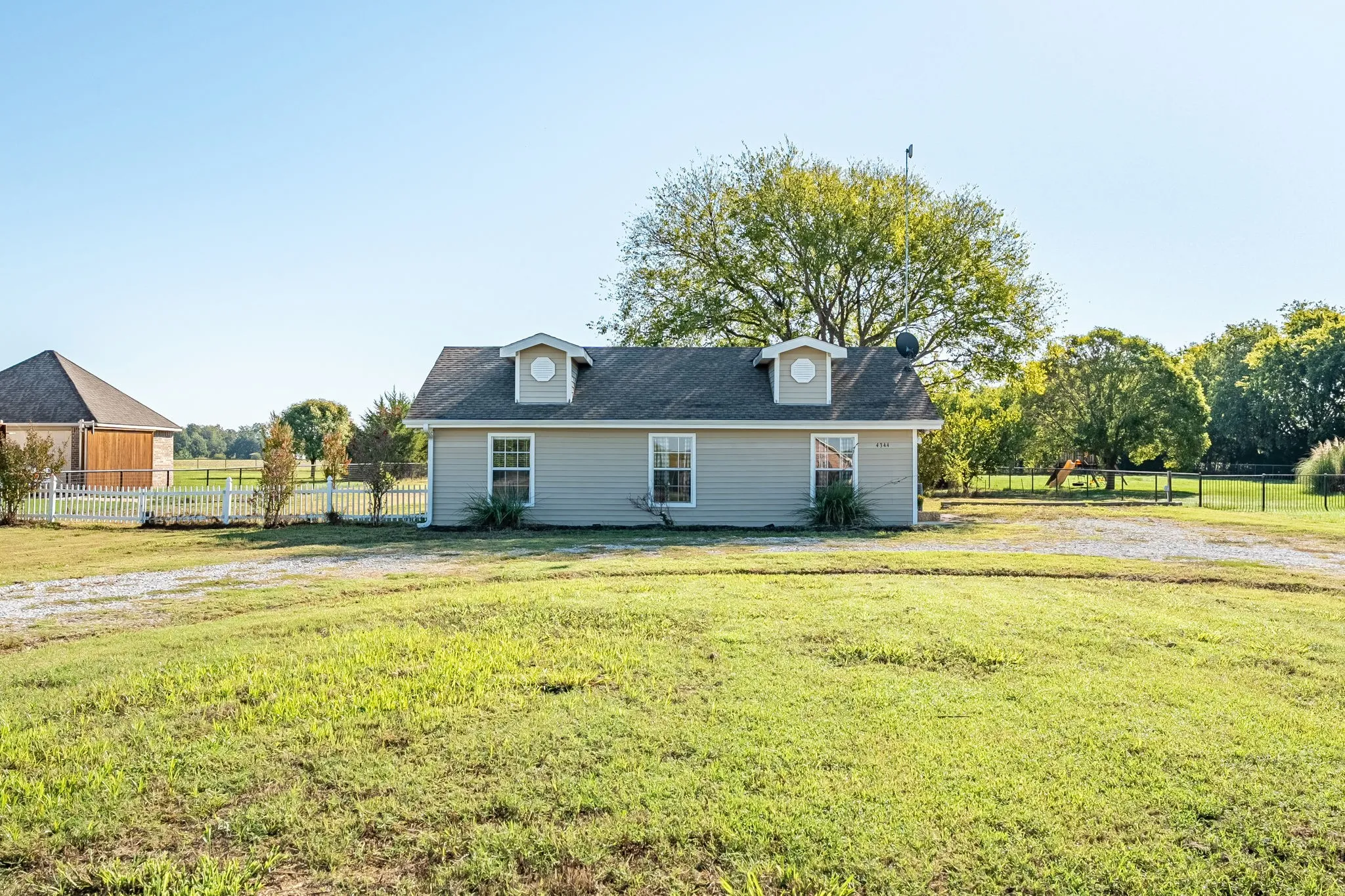 Single Family Residence For Sale in Collin County , 4344 COUNTY ROAD 463, Princeton, Texas 75407, 1 Bedroom, 1 Bathroom, Garage spaces, 864 Sqft, built in 1997, mls#21407228, Real Estate Agent in Princeton, Homes For Sale in Collin county, Homes For Sale in Princeton, Realtor in Princeton Texas, Real Estate Brokerage Independent Realty Texas, Luminita Cordes Realtor
