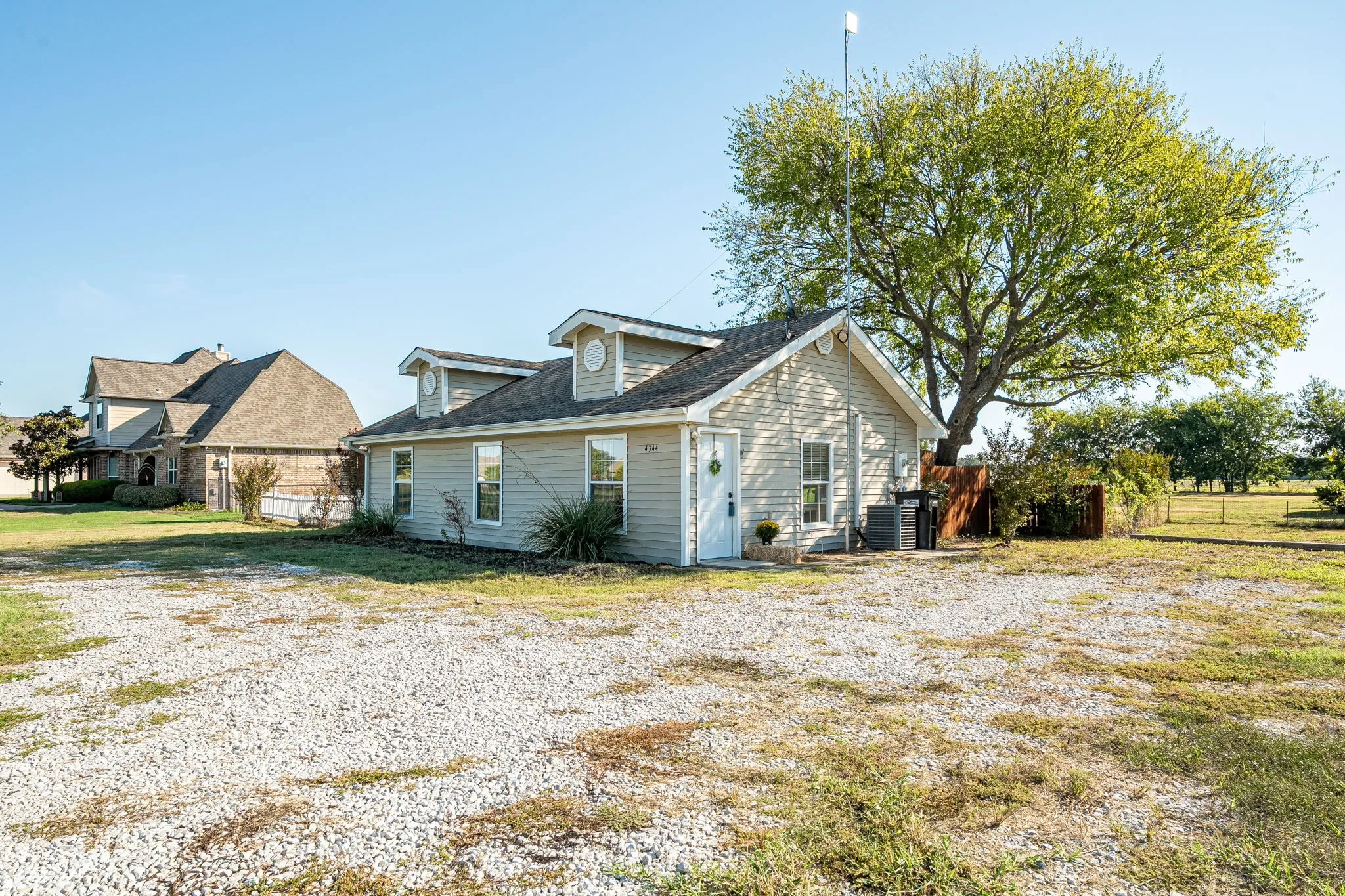 Single Family Residence For Sale in Collin County , 4344 COUNTY ROAD 463, Princeton, Texas 75407, 1 Bedroom, 1 Bathroom, Garage spaces, 864 Sqft, built in 1997, mls#21407228, Real Estate Agent in Princeton, Homes For Sale in Collin county, Homes For Sale in Princeton, Realtor in Princeton Texas, Real Estate Brokerage Independent Realty Texas, Luminita Cordes Realtor