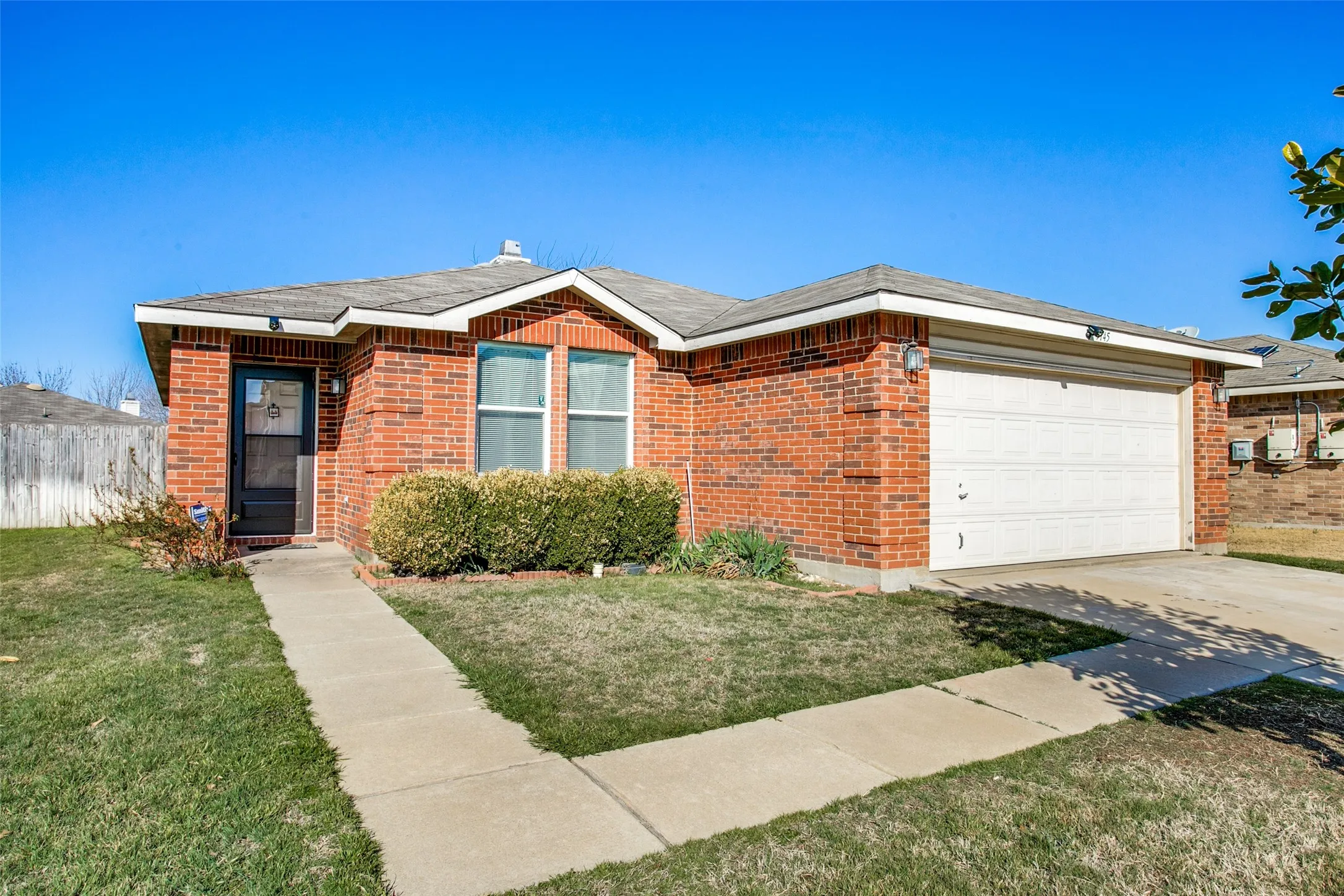 Single Family Residence For Rent in Tarrant County , 5145 Weather Rock Lane, Fort Worth, Texas 76179, 3 Bedroom, 2 Bathroom, 2 Garage spaces, 1,557 Sqft, built in 2004, mls#21408241, Real Estate Agent in Fort Worth, Homes For Rent in Tarrant county, Homes For Rent in Fort Worth, Realtor in Fort Worth Texas, Real Estate Brokerage Independent Realty Texas, Luminita Cordes Realtor