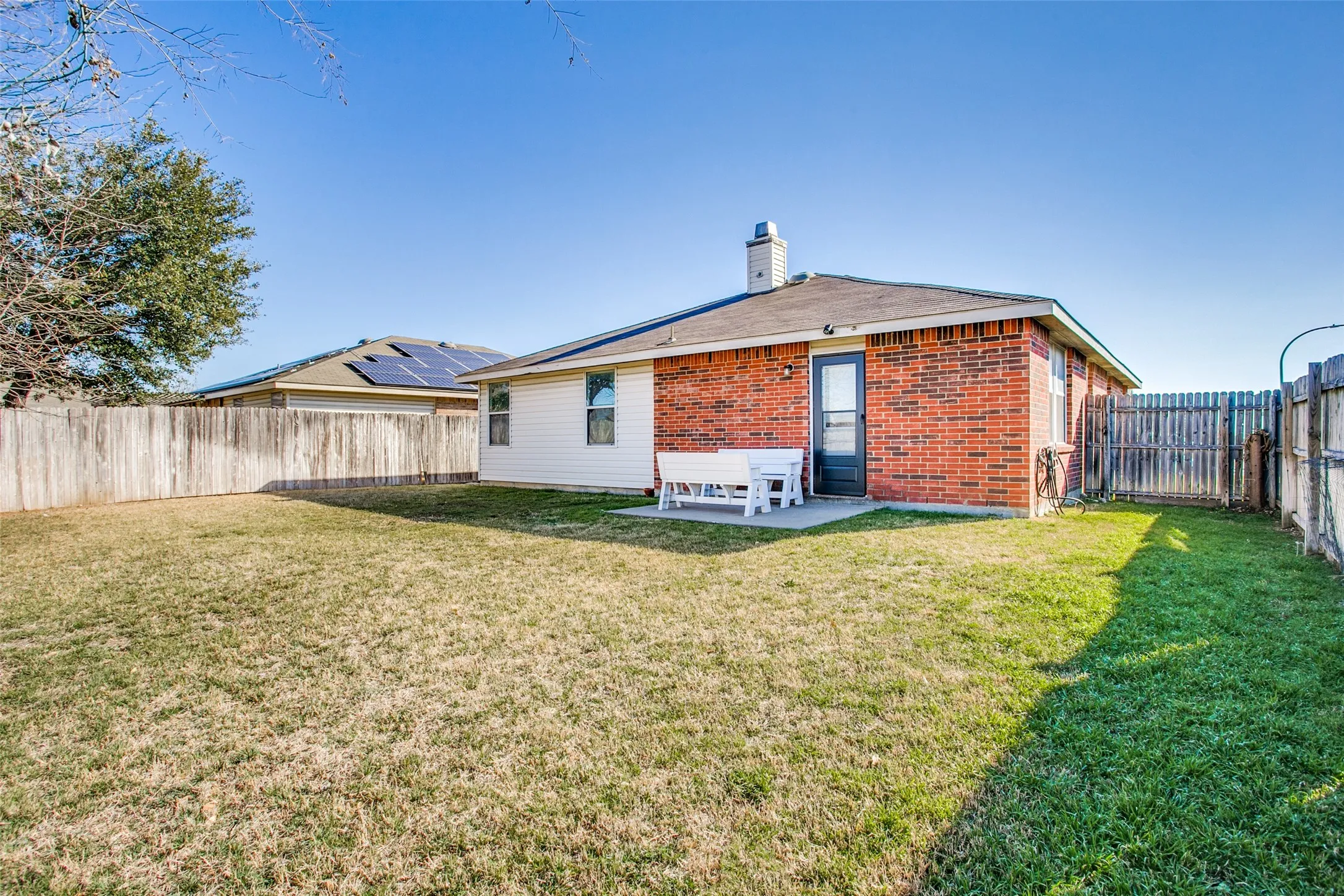 Single Family Residence For Rent in Tarrant County , 5145 Weather Rock Lane, Fort Worth, Texas 76179, 3 Bedroom, 2 Bathroom, 2 Garage spaces, 1,557 Sqft, built in 2004, mls#21408241, Real Estate Agent in Fort Worth, Homes For Rent in Tarrant county, Homes For Rent in Fort Worth, Realtor in Fort Worth Texas, Real Estate Brokerage Independent Realty Texas, Luminita Cordes Realtor