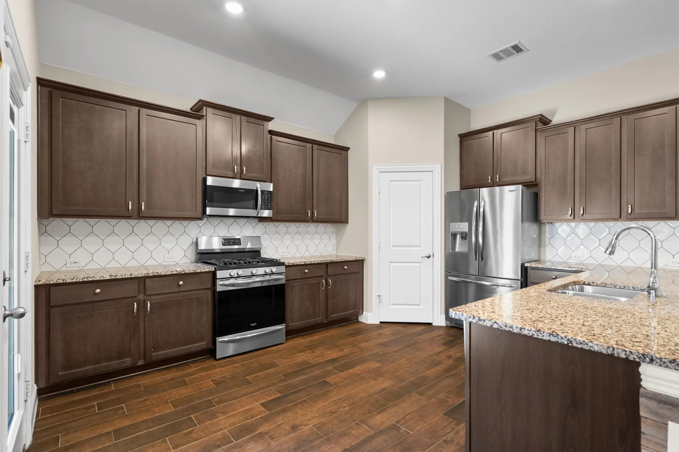 Single Family Residence For Sale in Denton County , 11416 Blaze Street, Aubrey, Texas 76227, 3 Bedroom, 2 Bathroom, 2 Garage spaces, 1,793 Sqft, built in 2019, mls#21408145, Real Estate Agent in Aubrey, Homes For Sale in Denton county, Homes For Sale in Aubrey, Realtor in Aubrey Texas, Real Estate Brokerage Independent Realty Texas, Luminita Cordes Realtor