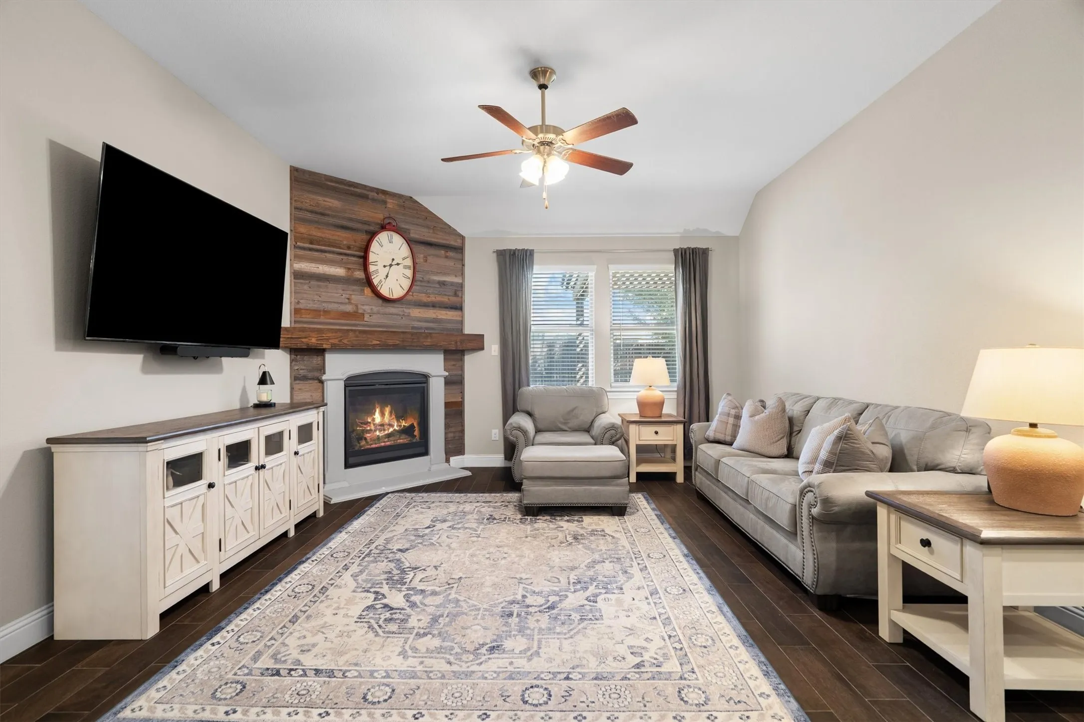 Single Family Residence For Sale in Denton County , 11416 Blaze Street, Aubrey, Texas 76227, 3 Bedroom, 2 Bathroom, 2 Garage spaces, 1,793 Sqft, built in 2019, mls#21408145, Real Estate Agent in Aubrey, Homes For Sale in Denton county, Homes For Sale in Aubrey, Realtor in Aubrey Texas, Real Estate Brokerage Independent Realty Texas, Luminita Cordes Realtor
