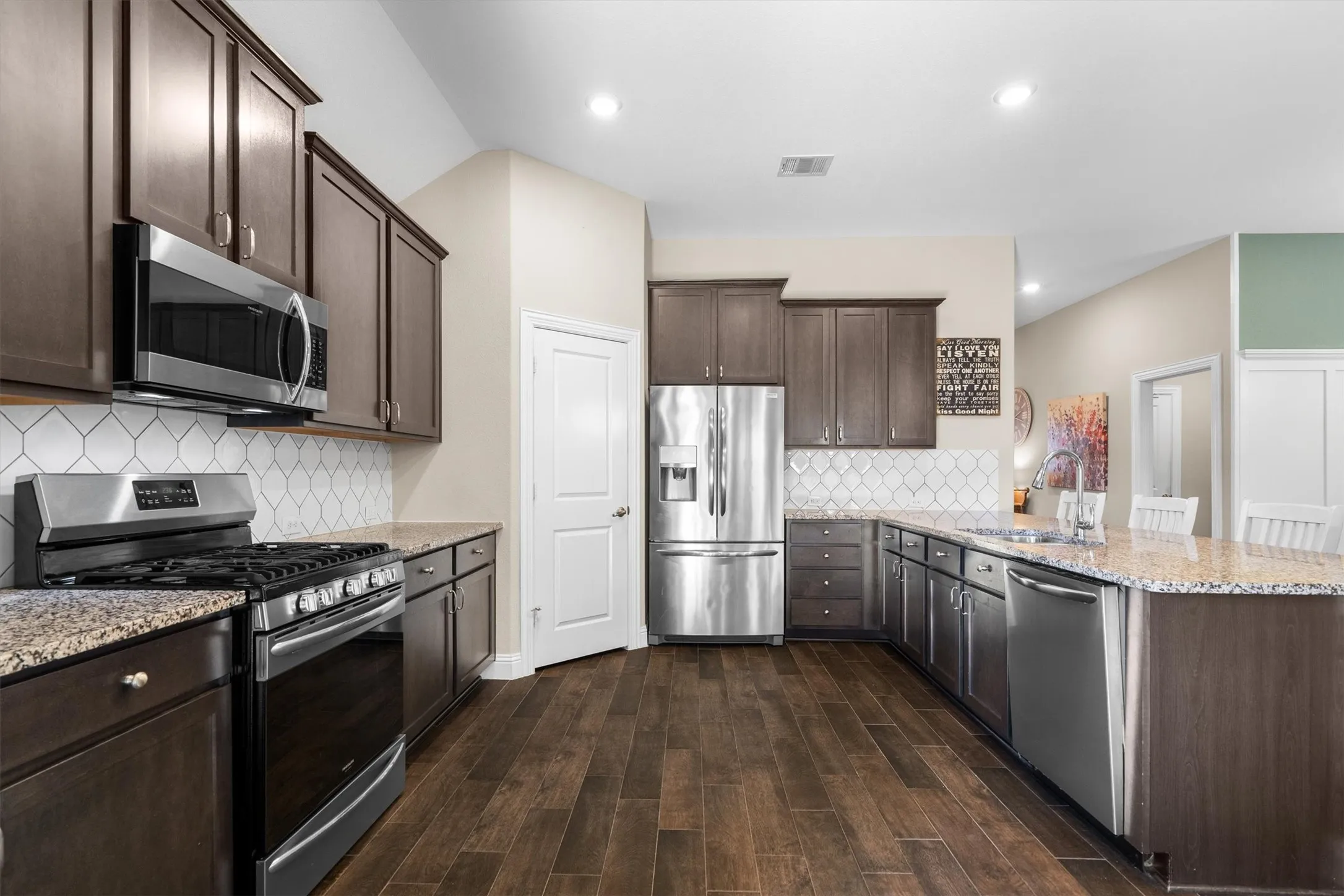 Single Family Residence For Sale in Denton County , 11416 Blaze Street, Aubrey, Texas 76227, 3 Bedroom, 2 Bathroom, 2 Garage spaces, 1,793 Sqft, built in 2019, mls#21408145, Real Estate Agent in Aubrey, Homes For Sale in Denton county, Homes For Sale in Aubrey, Realtor in Aubrey Texas, Real Estate Brokerage Independent Realty Texas, Luminita Cordes Realtor