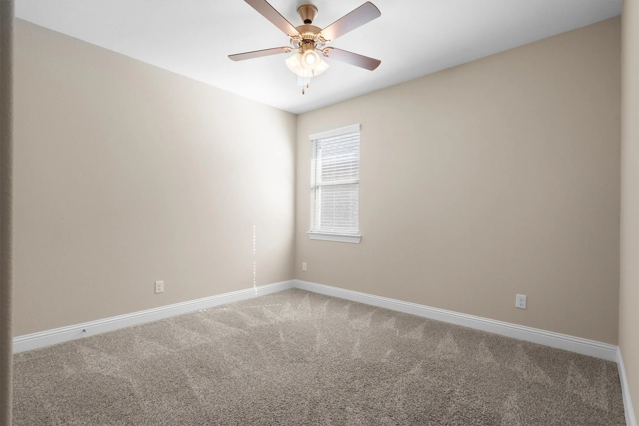 Single Family Residence For Sale in Denton County , 11416 Blaze Street, Aubrey, Texas 76227, 3 Bedroom, 2 Bathroom, 2 Garage spaces, 1,793 Sqft, built in 2019, mls#21408145, Real Estate Agent in Aubrey, Homes For Sale in Denton county, Homes For Sale in Aubrey, Realtor in Aubrey Texas, Real Estate Brokerage Independent Realty Texas, Luminita Cordes Realtor