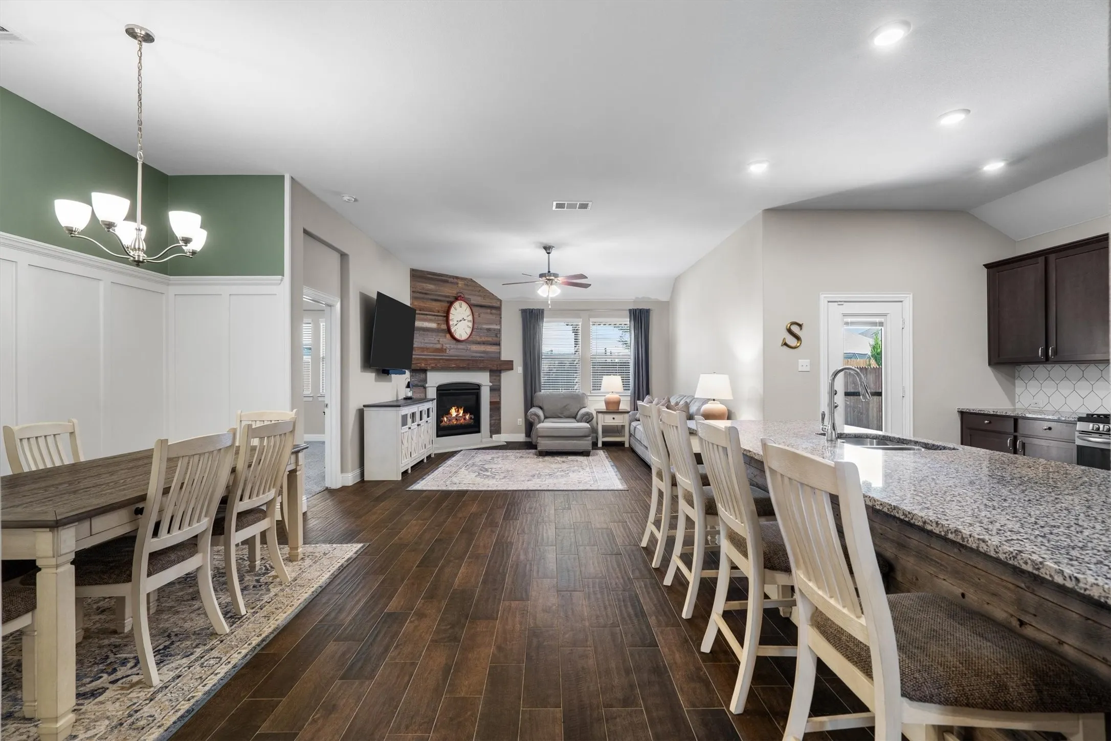 Single Family Residence For Sale in Denton County , 11416 Blaze Street, Aubrey, Texas 76227, 3 Bedroom, 2 Bathroom, 2 Garage spaces, 1,793 Sqft, built in 2019, mls#21408145, Real Estate Agent in Aubrey, Homes For Sale in Denton county, Homes For Sale in Aubrey, Realtor in Aubrey Texas, Real Estate Brokerage Independent Realty Texas, Luminita Cordes Realtor