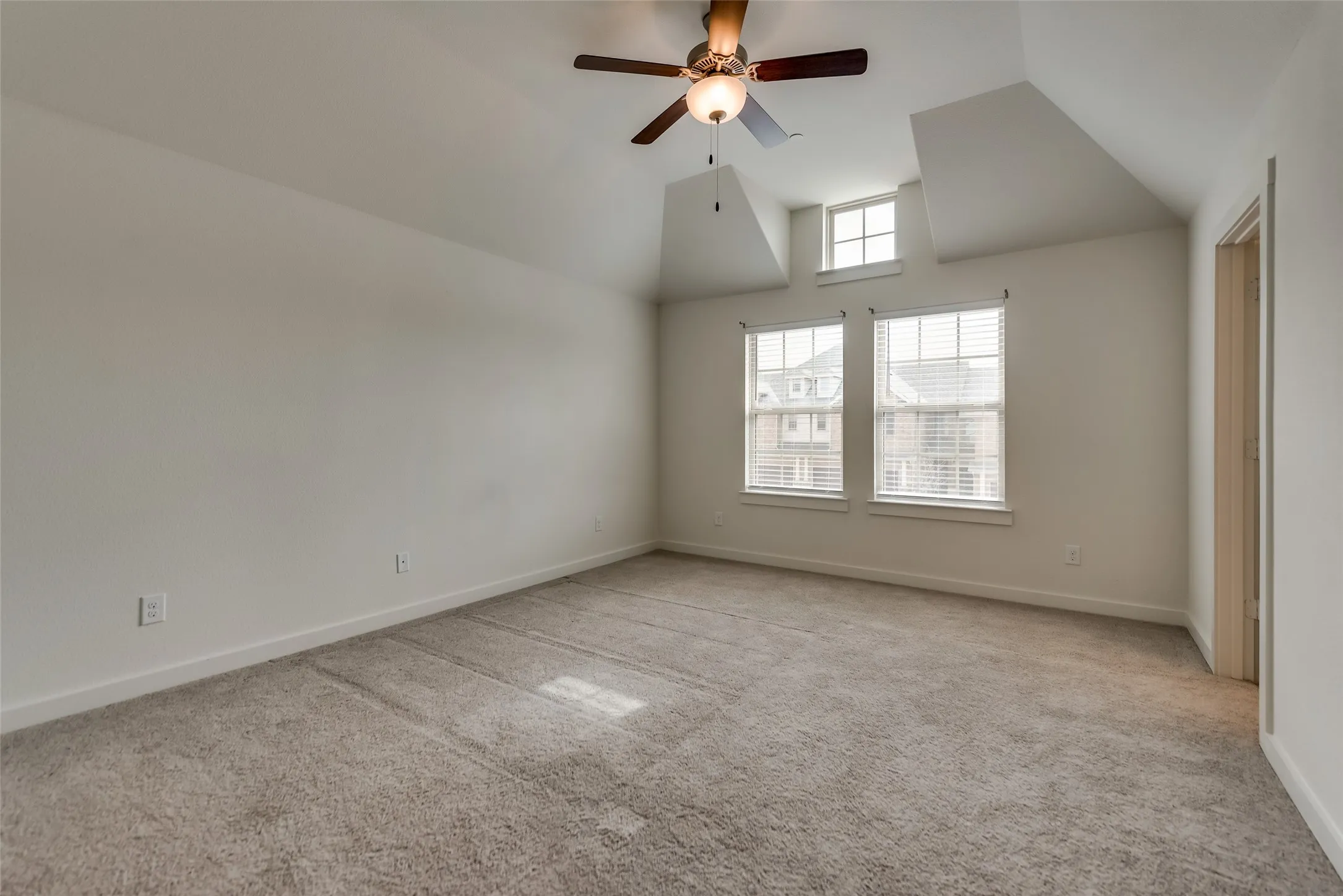 Townhouse For Rent in Denton County , 2709 Splendor Drive, Little Elm, Texas 75068, 3 Bedroom, 2 Bathroom, 2 Garage spaces, 1,682 Sqft, built in 2019, mls#21408259, Real Estate Agent in Little Elm, Homes For Rent in Denton county, Homes For Rent in Little Elm, Realtor in Little Elm Texas, Real Estate Brokerage Independent Realty Texas, Luminita Cordes Realtor