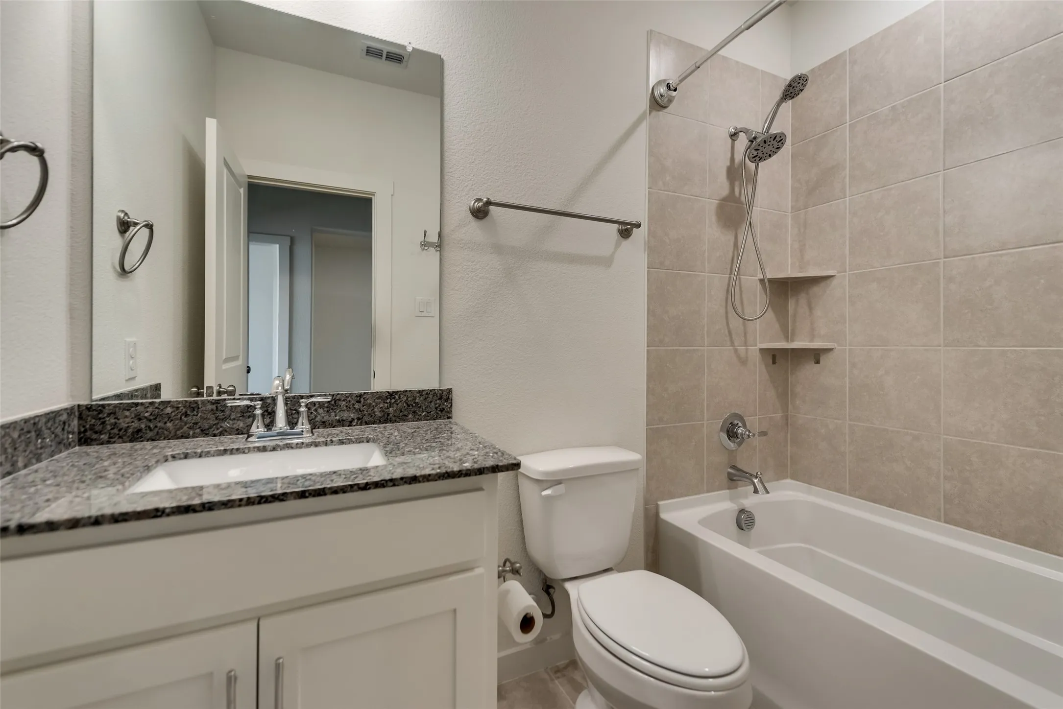 Townhouse For Rent in Denton County , 2709 Splendor Drive, Little Elm, Texas 75068, 3 Bedroom, 2 Bathroom, 2 Garage spaces, 1,682 Sqft, built in 2019, mls#21408259, Real Estate Agent in Little Elm, Homes For Rent in Denton county, Homes For Rent in Little Elm, Realtor in Little Elm Texas, Real Estate Brokerage Independent Realty Texas, Luminita Cordes Realtor