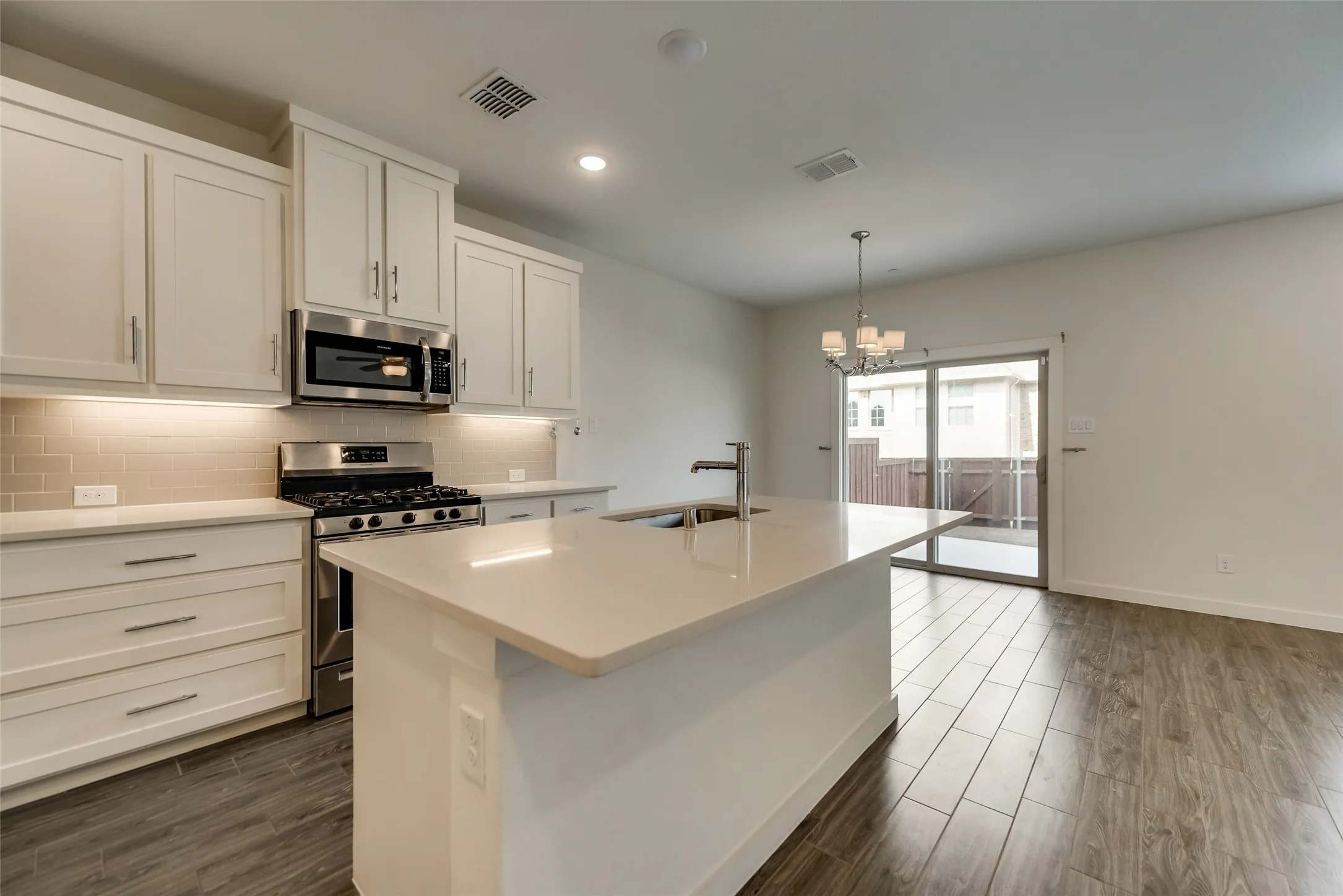 Townhouse For Rent in Denton County , 2709 Splendor Drive, Little Elm, Texas 75068, 3 Bedroom, 2 Bathroom, 2 Garage spaces, 1,682 Sqft, built in 2019, mls#21408259, Real Estate Agent in Little Elm, Homes For Rent in Denton county, Homes For Rent in Little Elm, Realtor in Little Elm Texas, Real Estate Brokerage Independent Realty Texas, Luminita Cordes Realtor