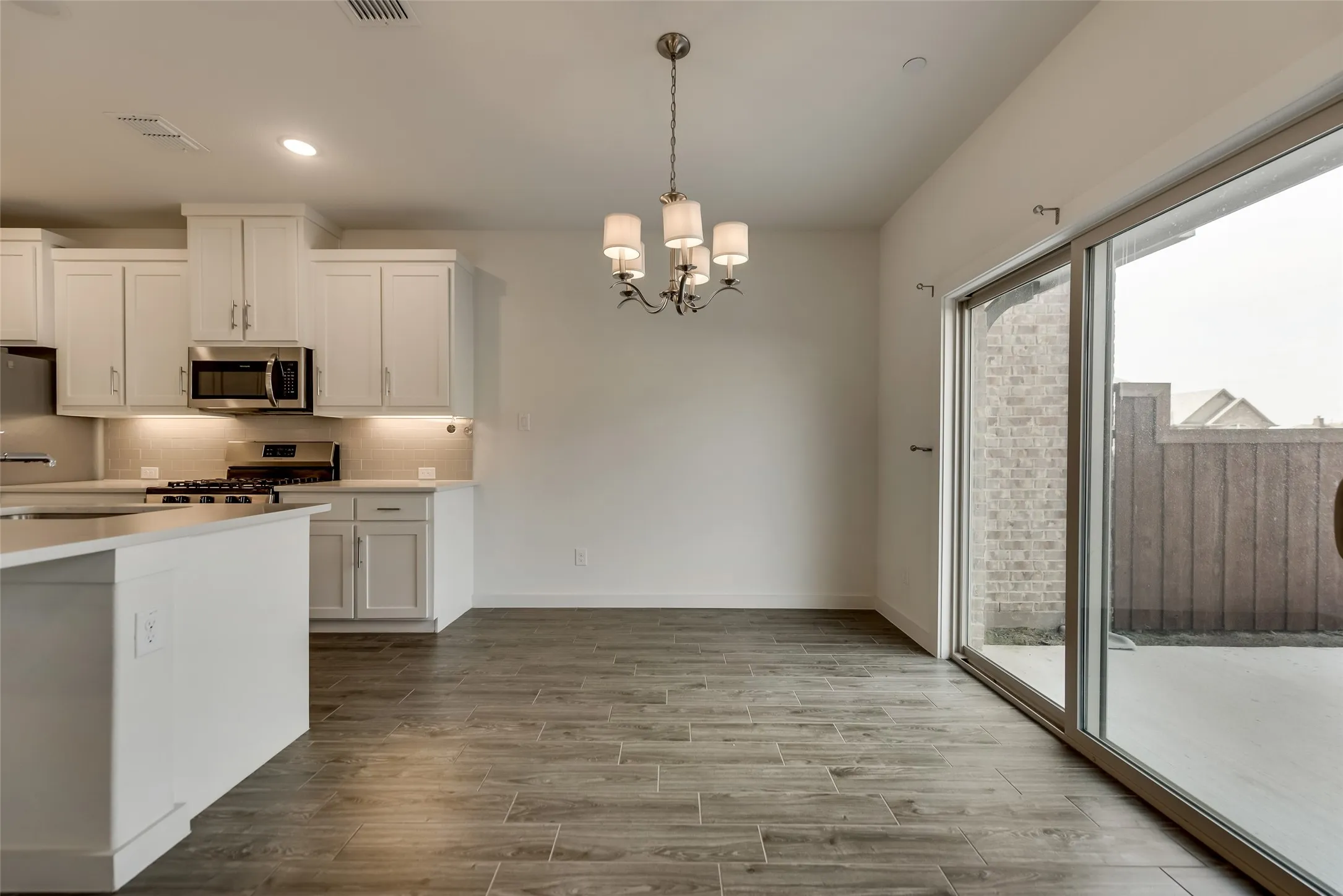 Townhouse For Rent in Denton County , 2709 Splendor Drive, Little Elm, Texas 75068, 3 Bedroom, 2 Bathroom, 2 Garage spaces, 1,682 Sqft, built in 2019, mls#21408259, Real Estate Agent in Little Elm, Homes For Rent in Denton county, Homes For Rent in Little Elm, Realtor in Little Elm Texas, Real Estate Brokerage Independent Realty Texas, Luminita Cordes Realtor