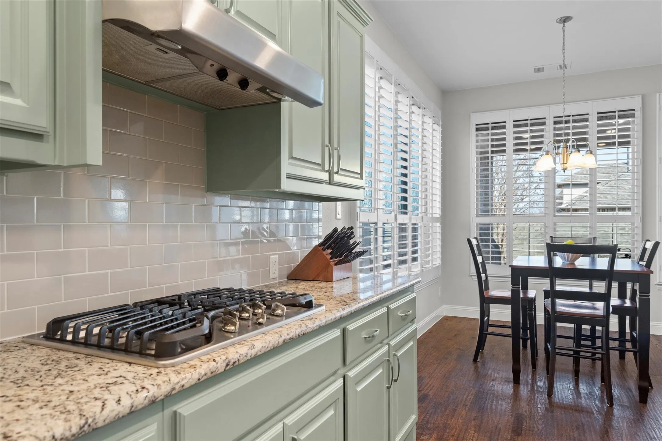 Single Family Residence For Sale in Denton County , 236 Sunrise Drive, Argyle, Texas 76226, 4 Bedroom, 4 Bathroom, 3 Garage spaces, 3,055 Sqft, built in 2014, mls#21406412, Real Estate Agent in Argyle, Homes For Sale in Denton county, Homes For Sale in Argyle, Realtor in Argyle Texas, Real Estate Brokerage Independent Realty Texas, Luminita Cordes Realtor